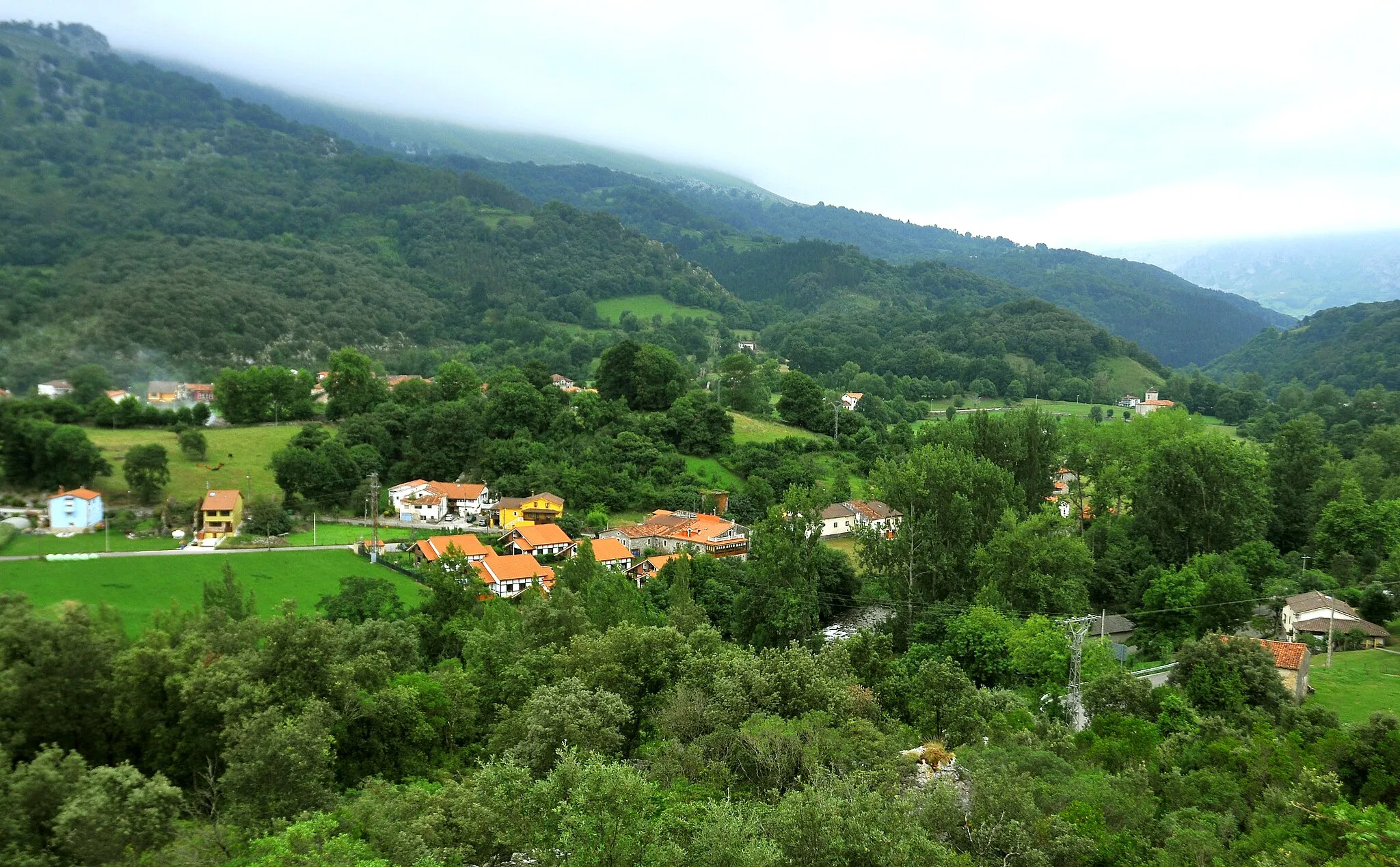 Photo showing: The village and its surroundings: Riba, Ruesga, Cantabria, Spain