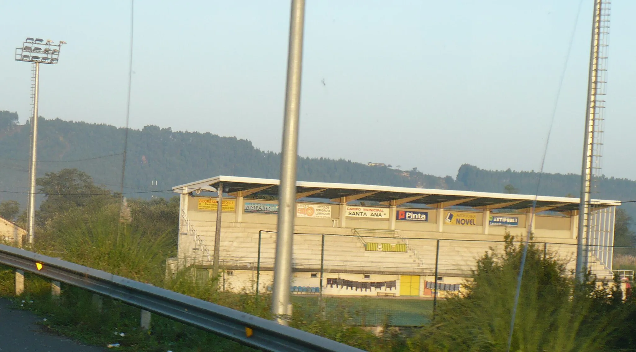 Photo showing: Santa Ana football ground, Tanos (Torlavega, Cantabria)