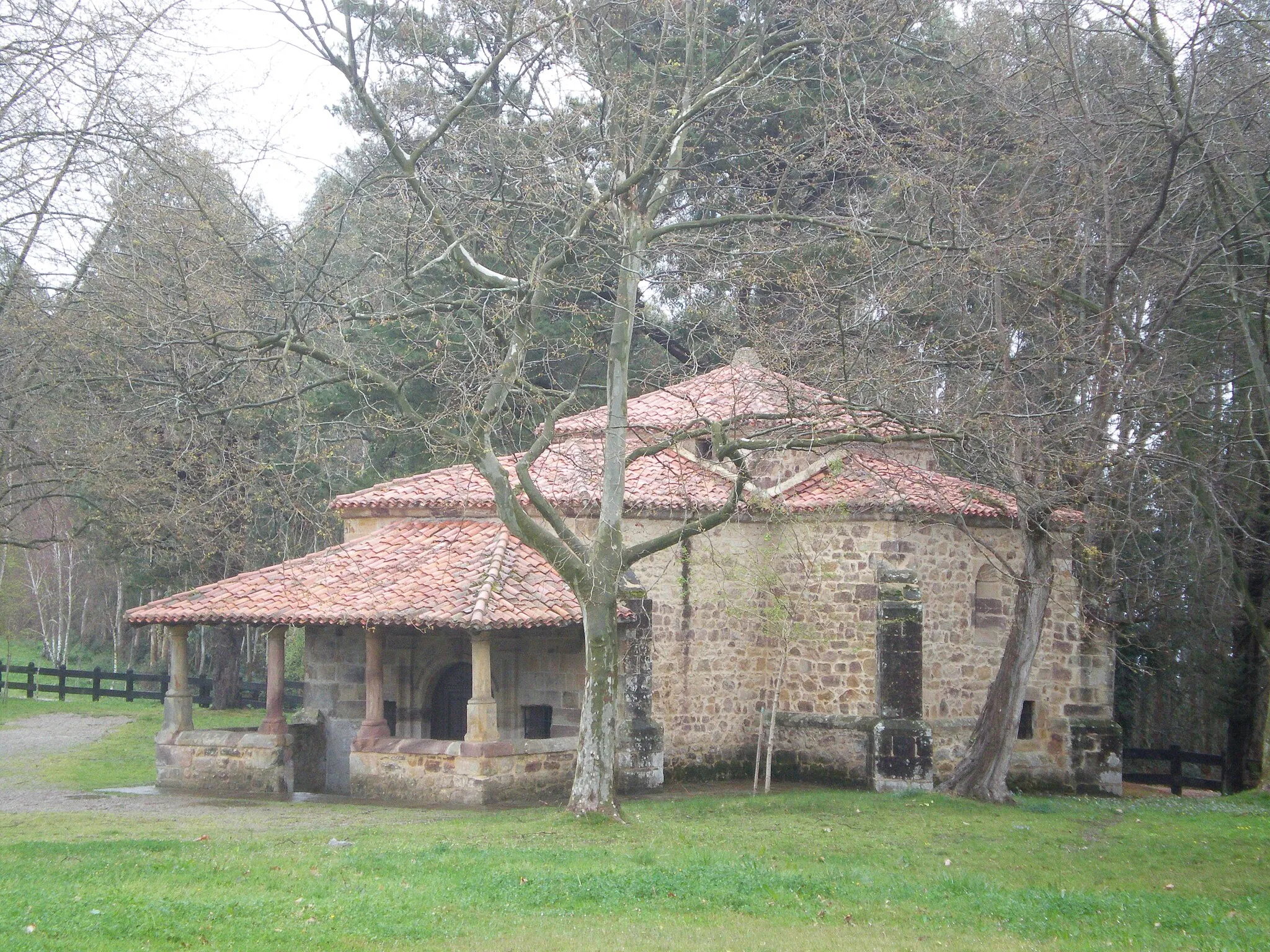 Photo showing: Hermitage of San Antonio in Valdáliga, Spain.