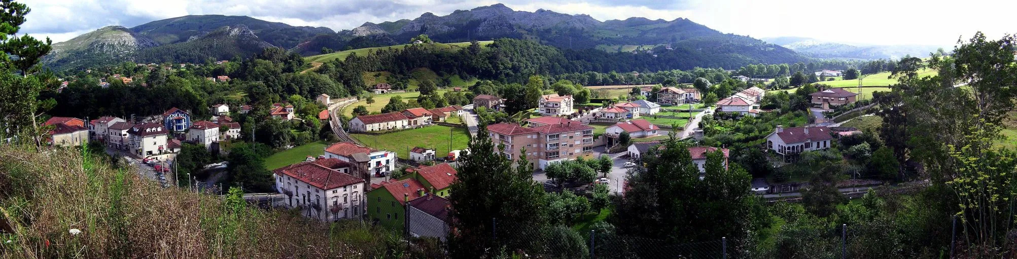 Photo showing: Panoramic of the locality of La Cavada, in Cantabria (Spain)