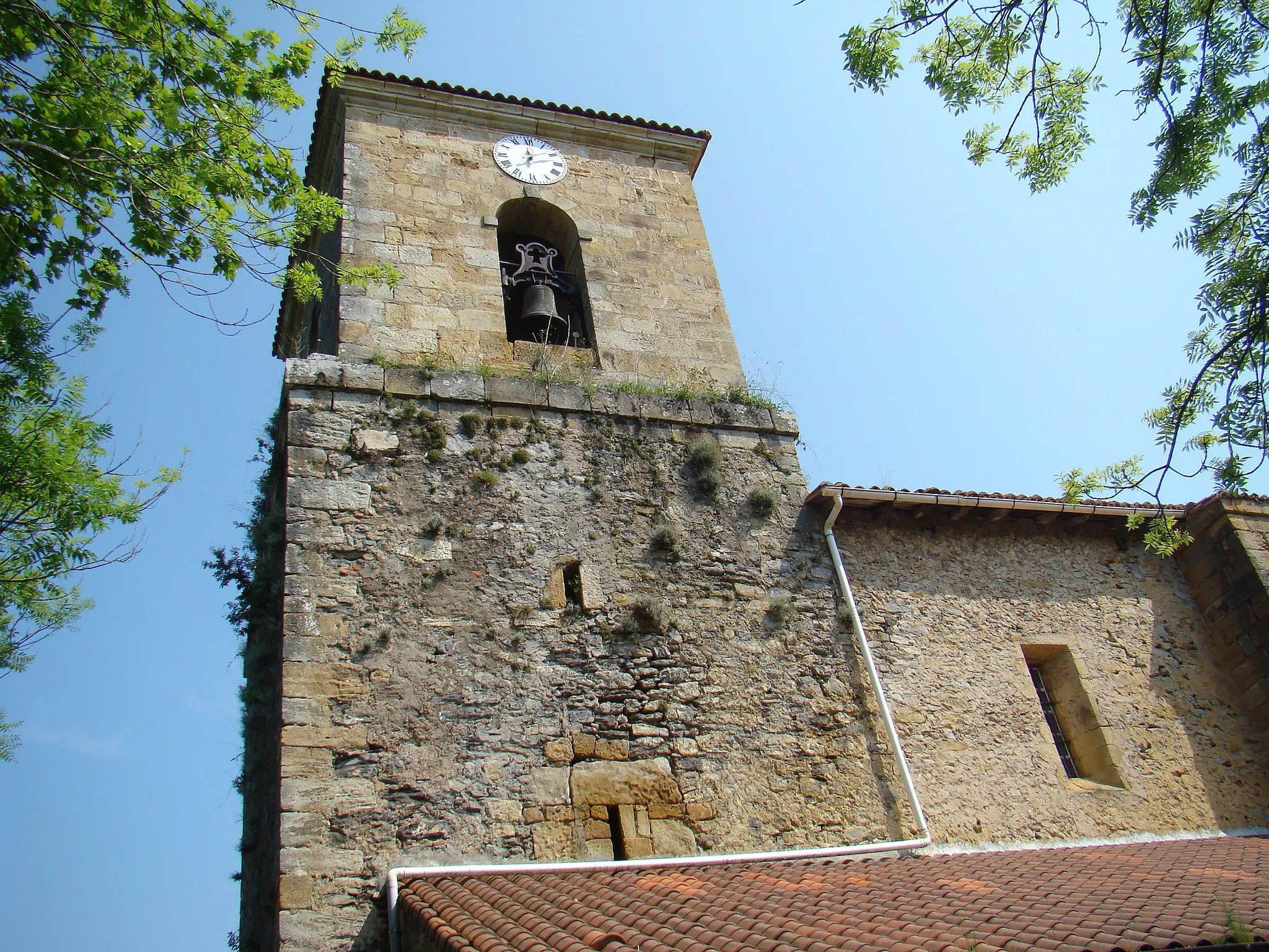 Photo showing: Campana de la torre de la iglesia de San Juan Bautista en la localidad de Secadura, municipio de Voto, Cantabria, España