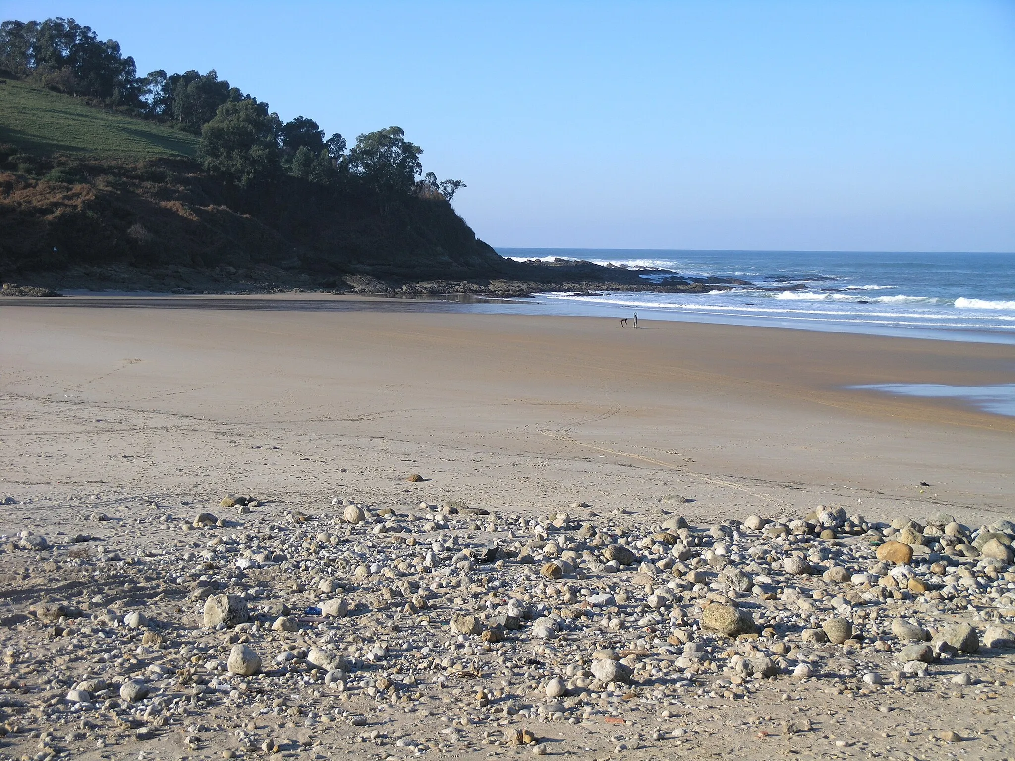 Photo showing: Playa de Luaña, en Cóbreces (Alfoz de Lloredo), Cantabria, España.