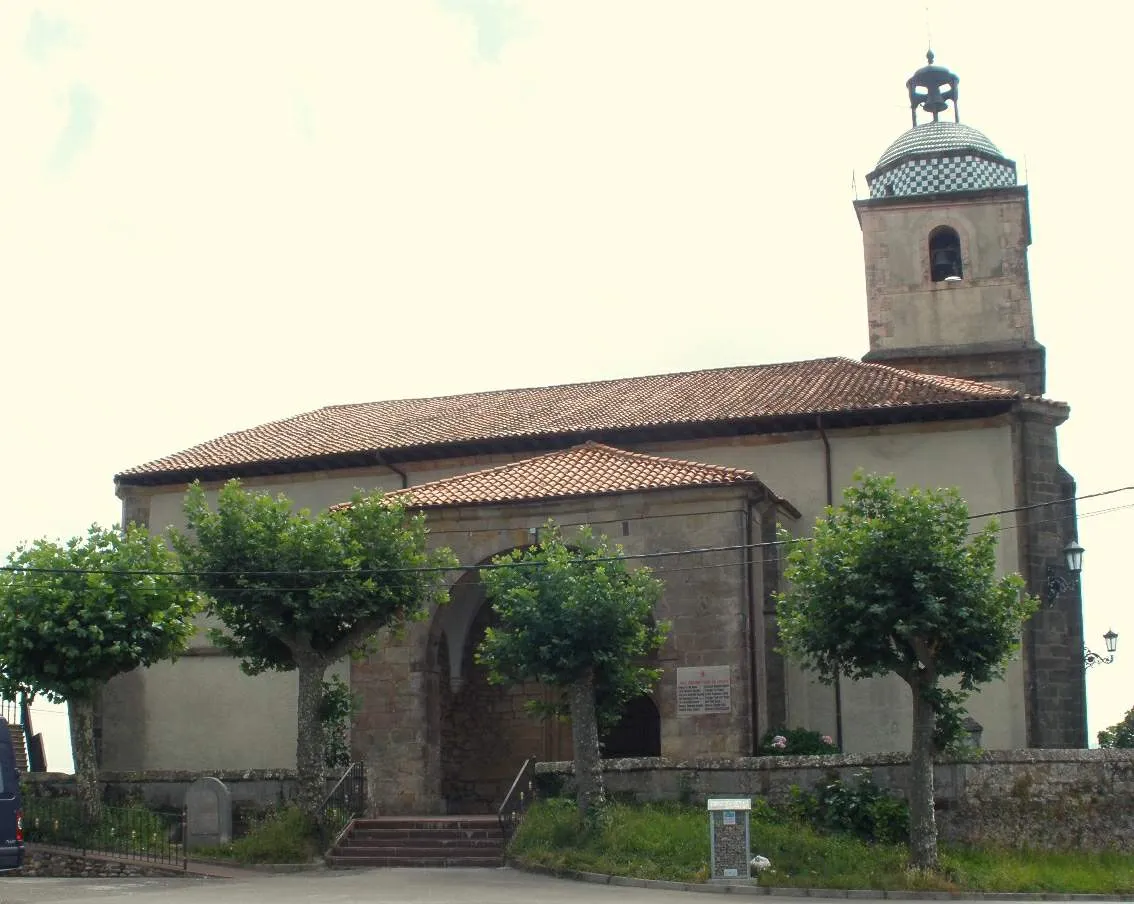 Photo showing: Iglesia de Santa María de Cudeyo, en Valdecilla-Solares (Medio Cudeyo, Cantabria)