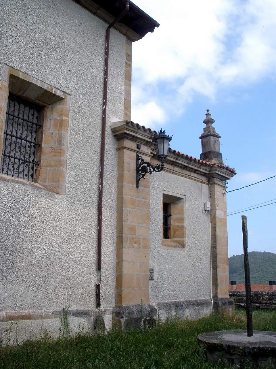 Photo showing: Iglesia de Santa María de Cudeyo, en Solares-Valdecilla (Medio Cudeyo, Cantabria, España)