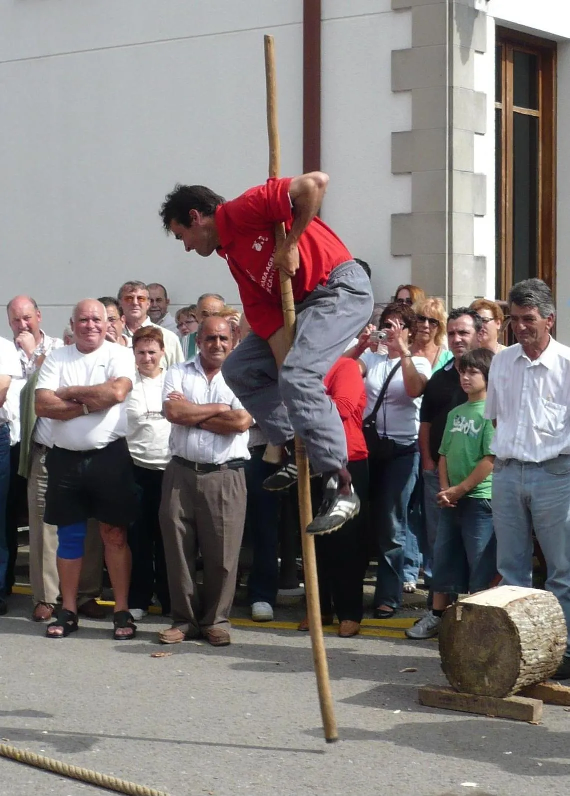 Photo showing: Man riding the stick on 28 July, Day of Cantabria, in Puente San Miguel, Cantabria, Spain.