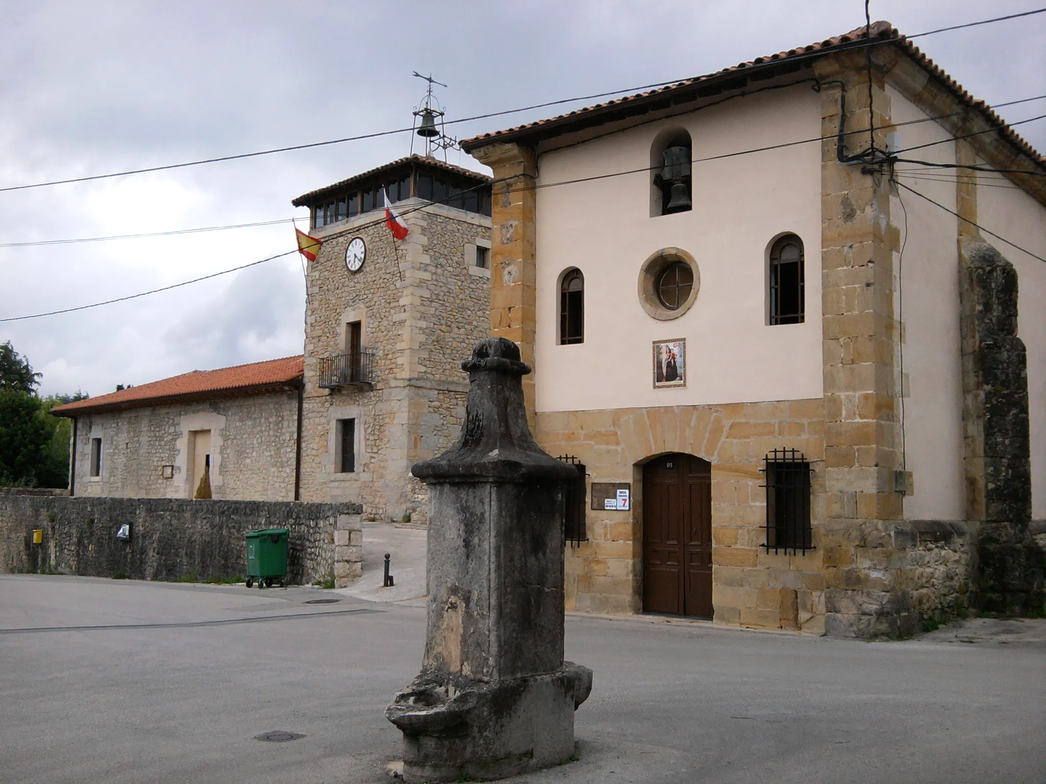 Photo showing: El Corro, la Capilla y la Torre de Villapresente