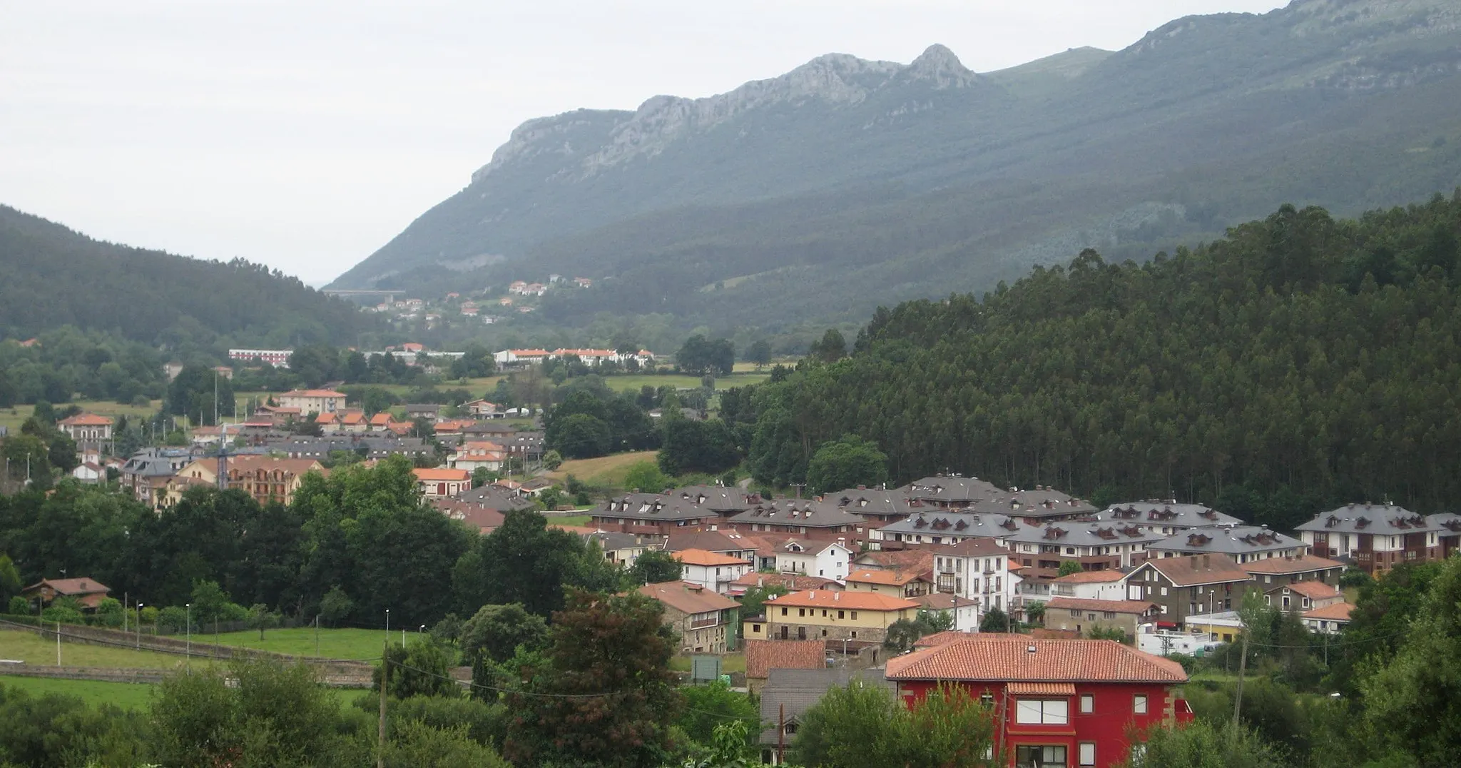 Photo showing: Barrios de El Puente y Rioseco en el Valle de Guriezo, Cantabria, España.