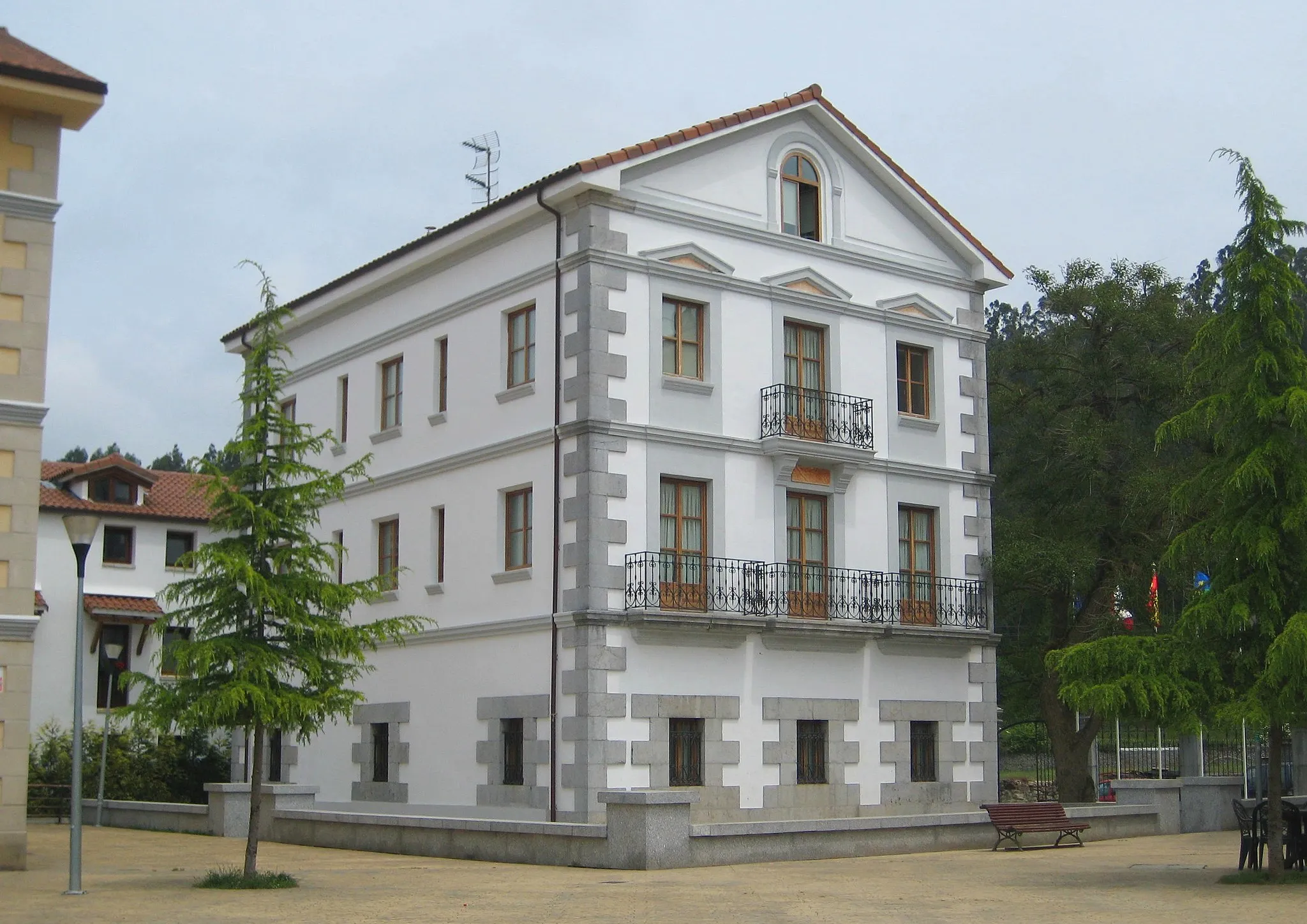 Photo showing: New building for the town hall of Guriezo at the village of El Puente, Cantabria, Spain