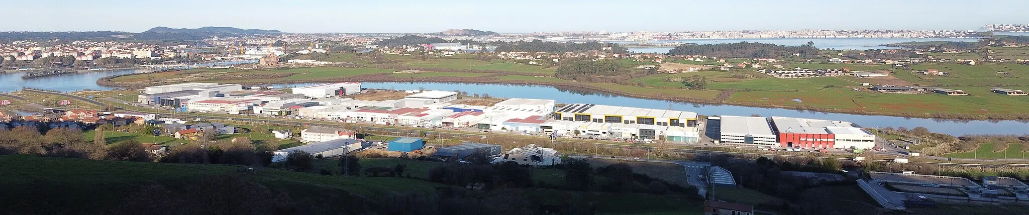 Photo showing: Vista panorámica del Polígono Industrial de Heras, desde el Sur.