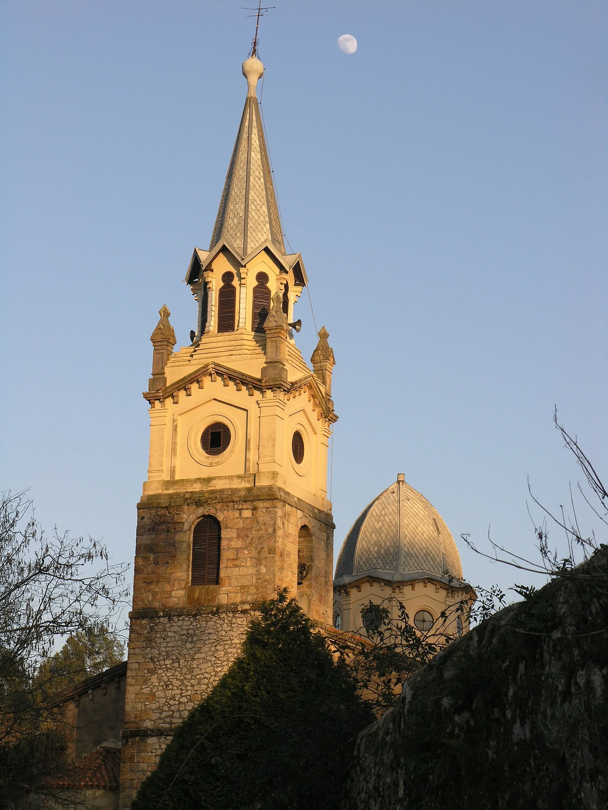 Photo showing: Torre de la Iglesia parroquial de Nuestra Señora de la Asunción de La Iglesia, en Ruiloba, Cantabria, España.