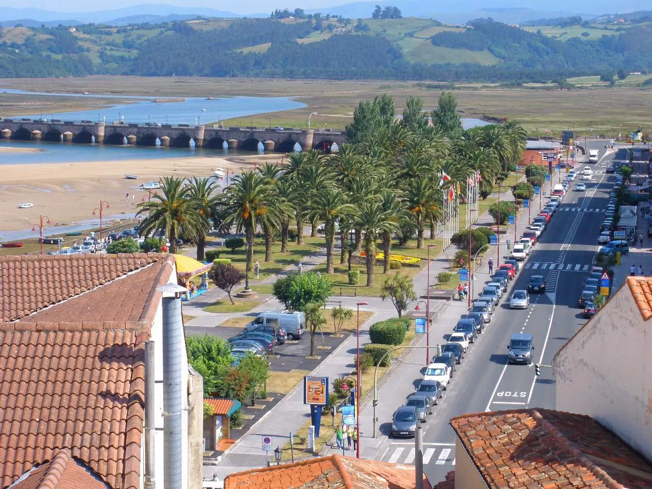 Photo showing: San Vicente de la Barquera (Cantabria) - Avenida de Miramar