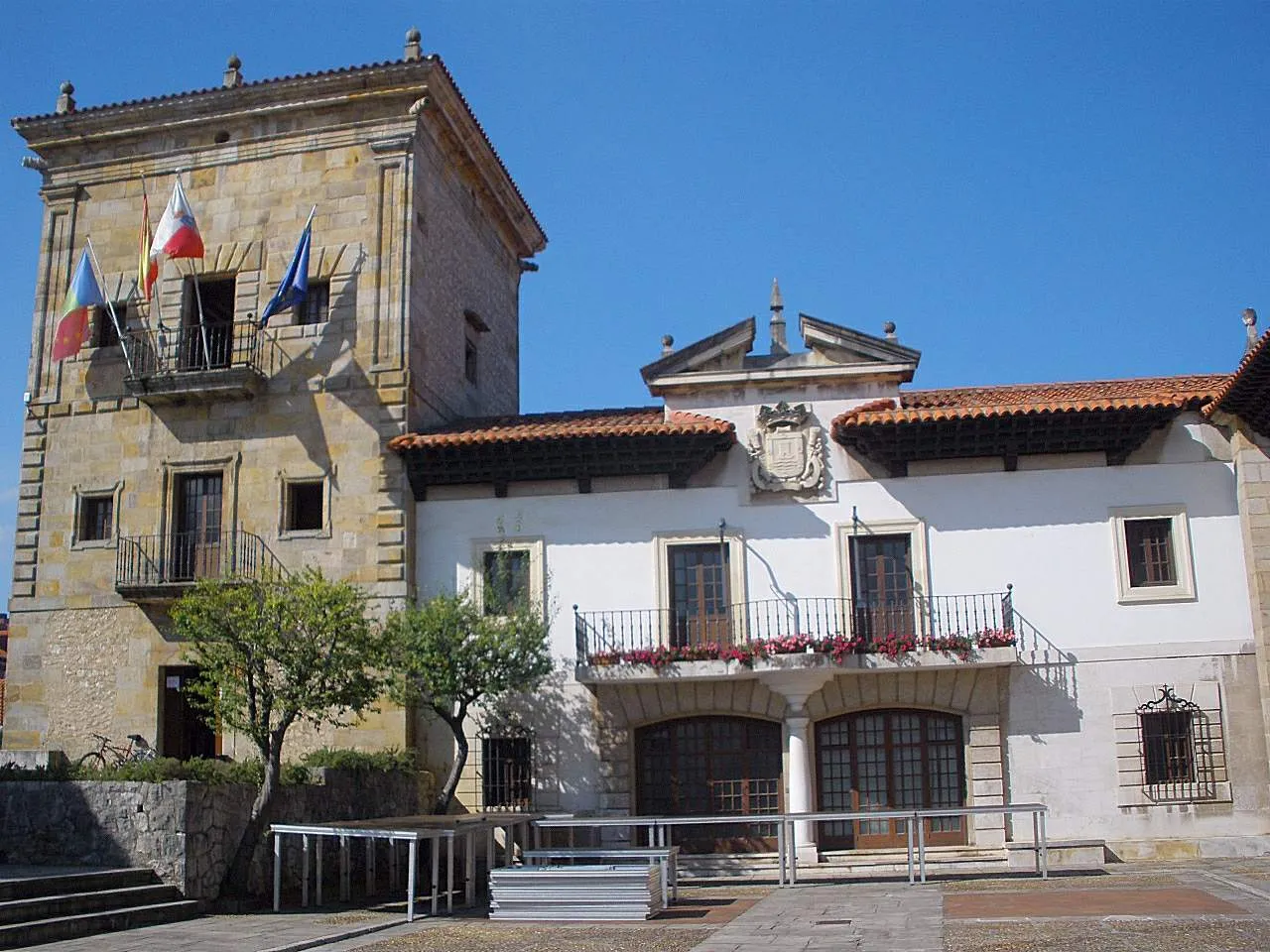 Photo showing: Muriedas (Camargo, Asturias) - Palacio del Marqués de Villapuente (Ayuntamiento de Camargo)