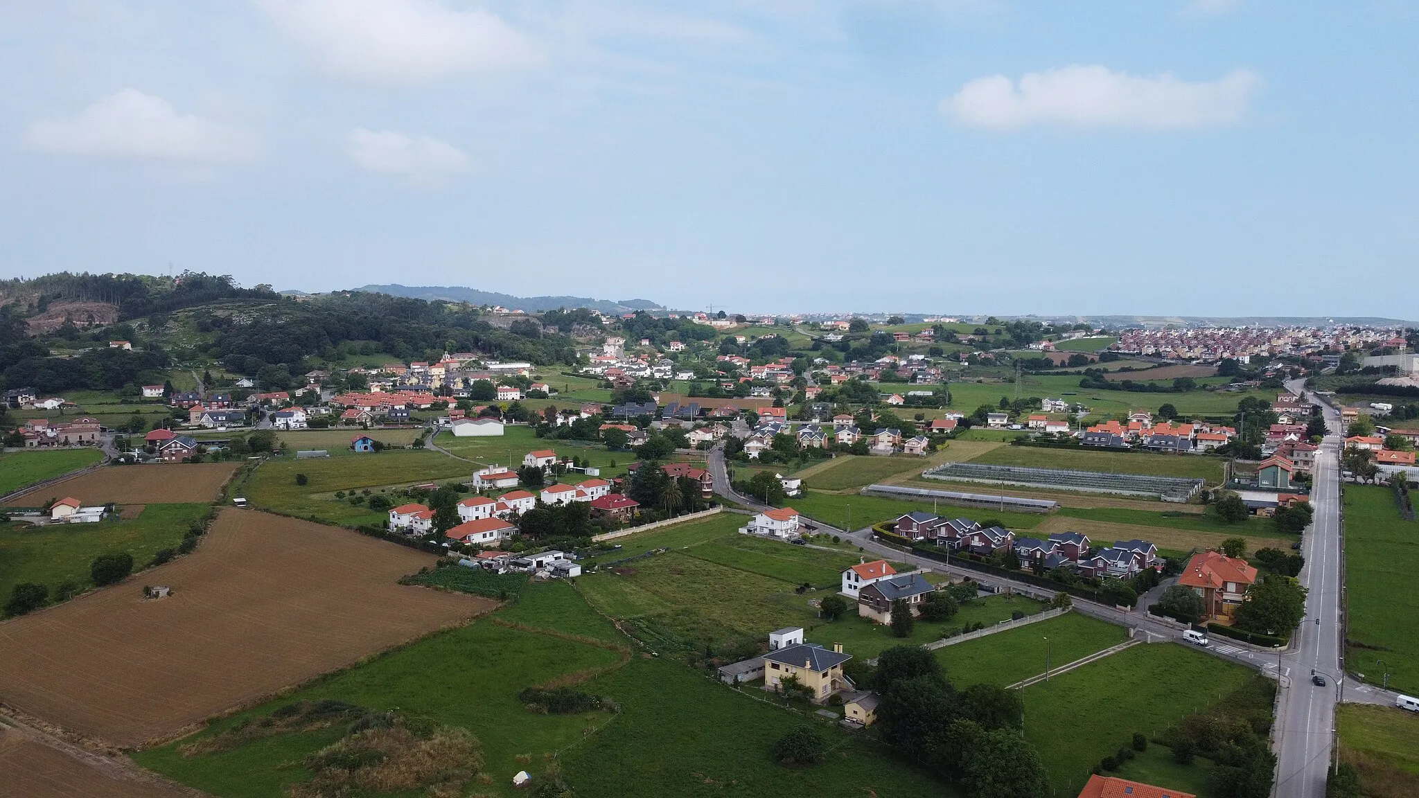 Photo showing: Vista caballera desde el Sureste del núcleo de Igollo, municipio de Camargo