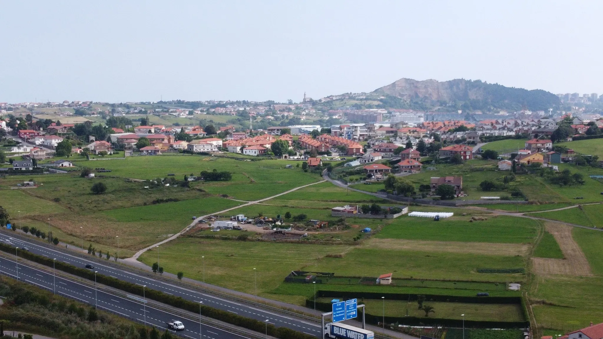 Photo showing: Vista caballera desde el Suroeste del núcleo de Cacicedo, municipio de Camargo.