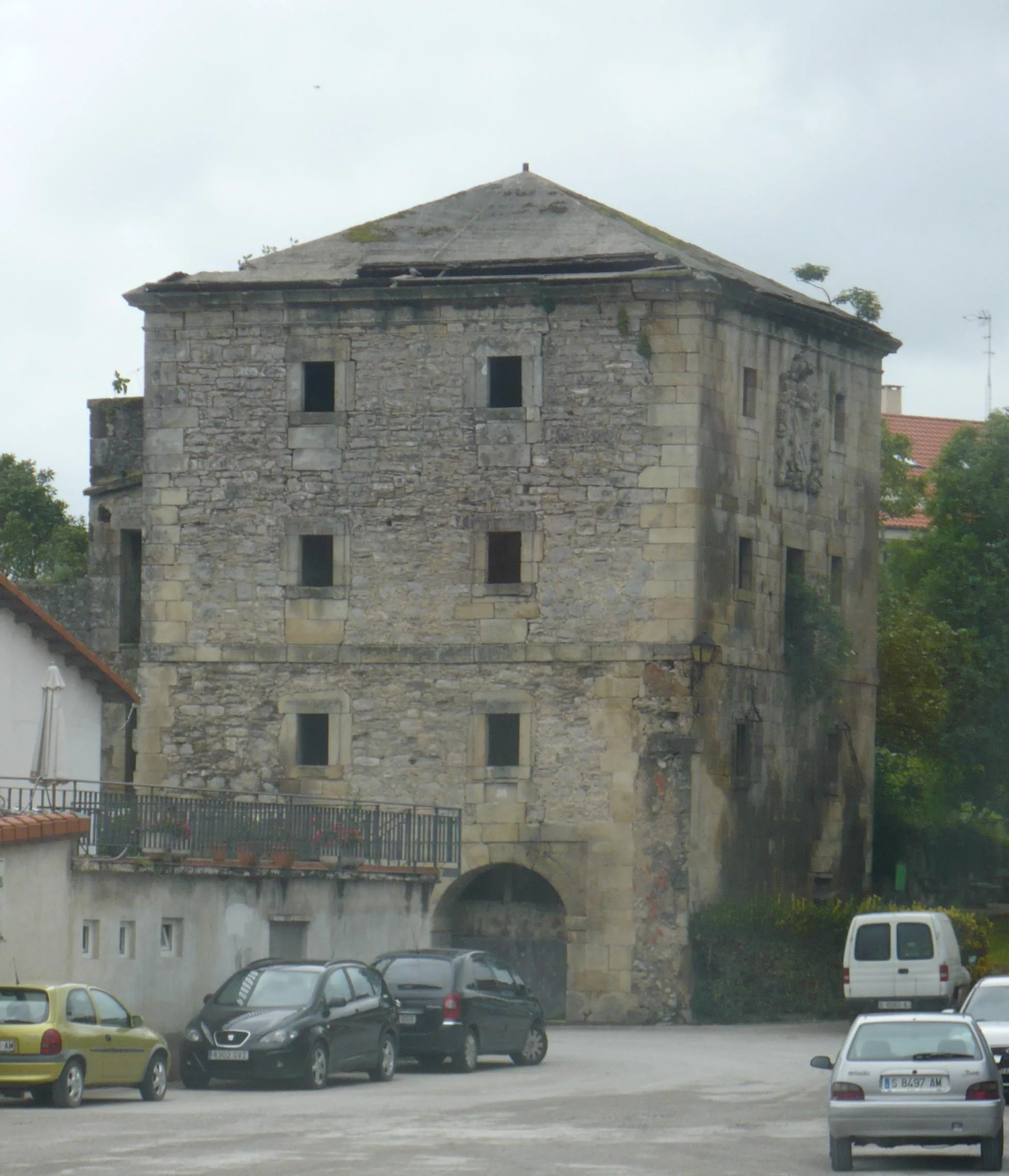Photo showing: Tower of Rigada in Anero, Ribamontán al Monte (Cantabria). Former house of the Rigada family. XVII century