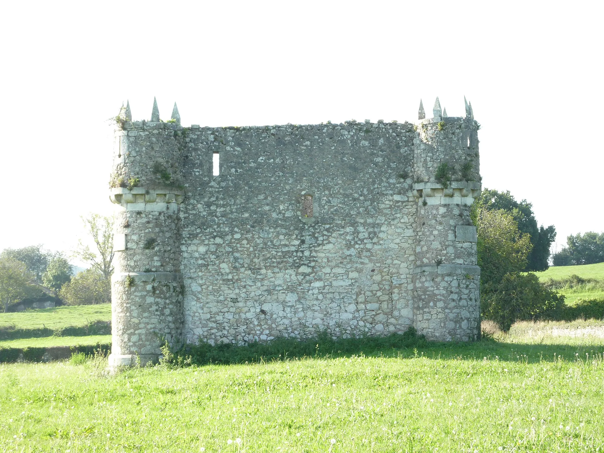 Photo showing: Castillo de Agüero.

This is a photo of a historical area indexed in the Spanish heritage register of Bienes de Interés Cultural under the reference RI-53-0000335.