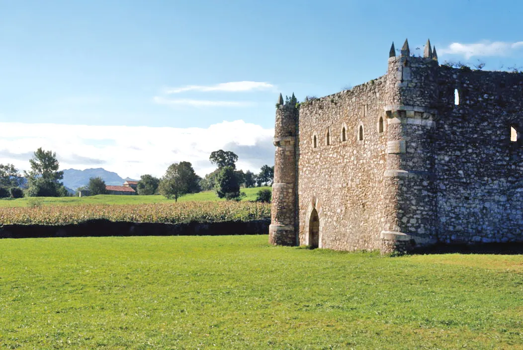 Photo showing: A castle in Cantabria, Spain