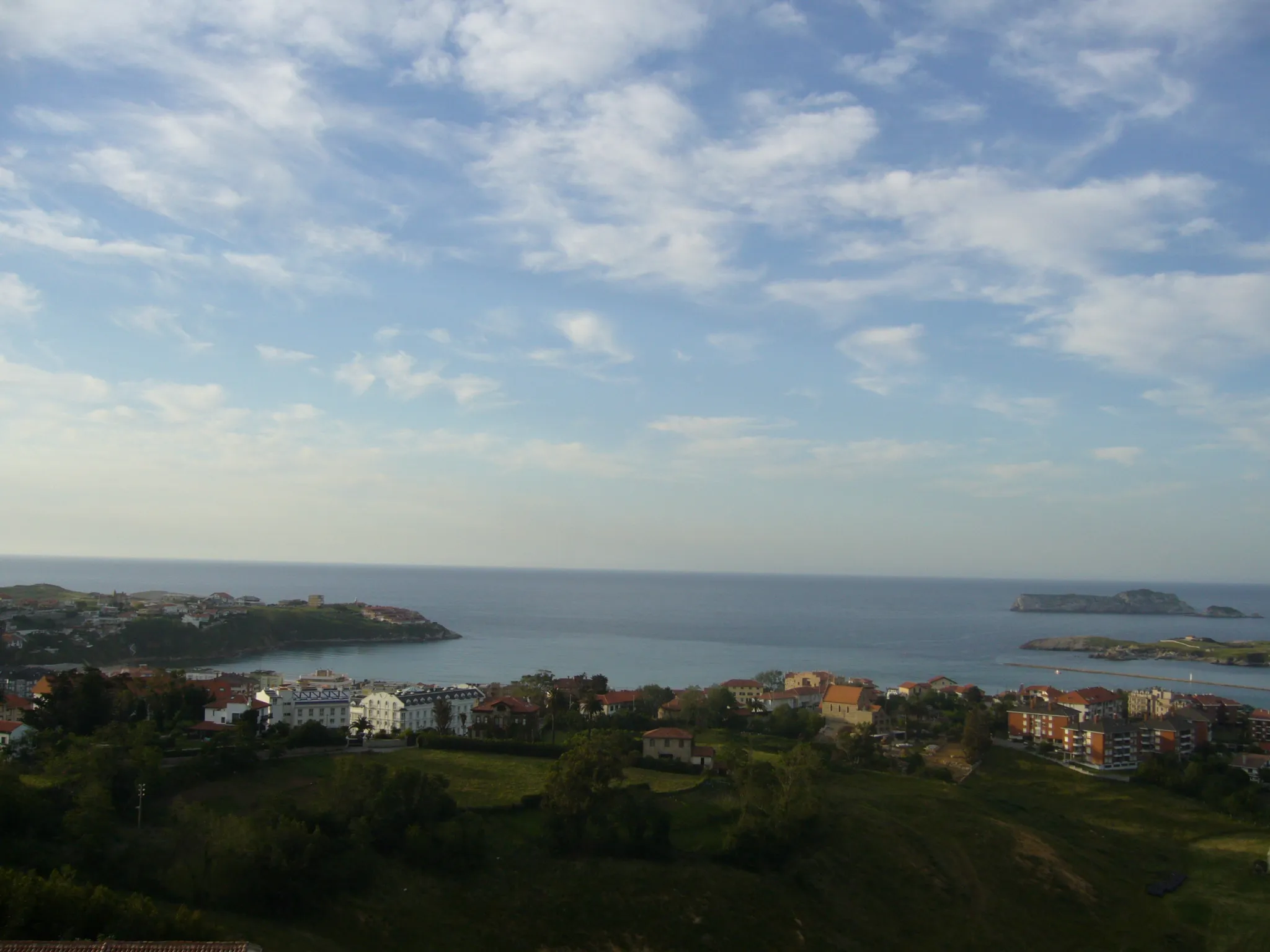 Photo showing: Vista del casco urbano y alrededores, Cortiguera, Suances, Cantabria, España
