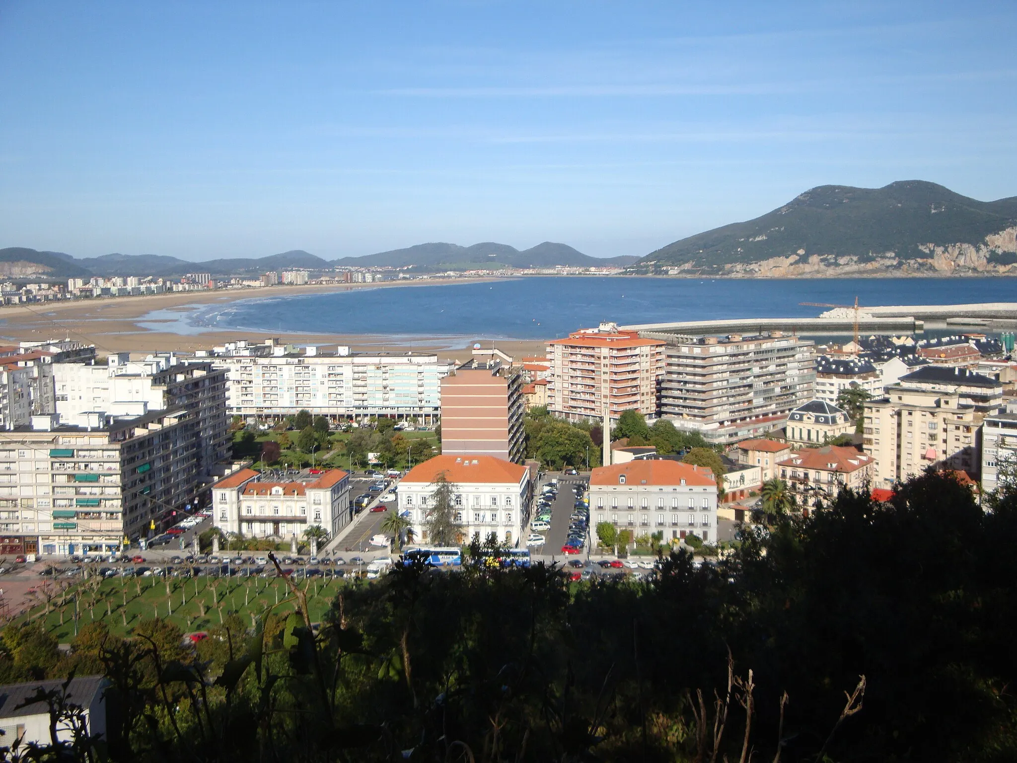 Photo showing: View of the valley from the road to Bilbao (east side). Liendo, Cantabria, Spain