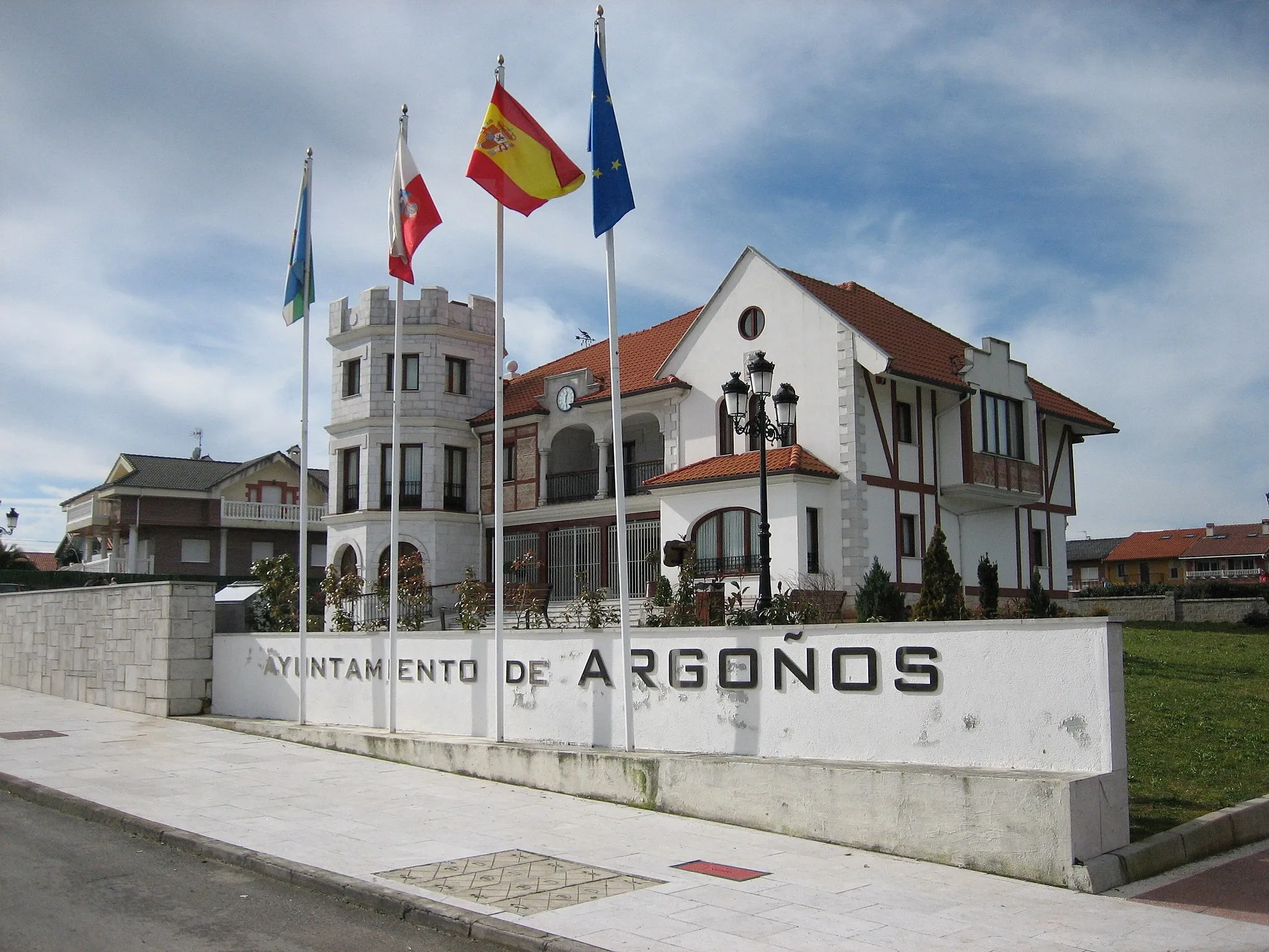 Photo showing: Town hall of Argoños, Cantabria (Spain).