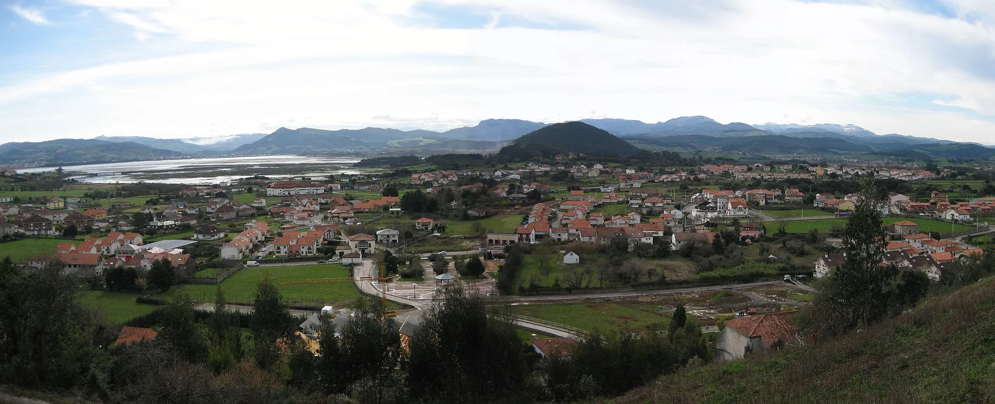 Photo showing: Argoños, village in Cantabria (Spain)