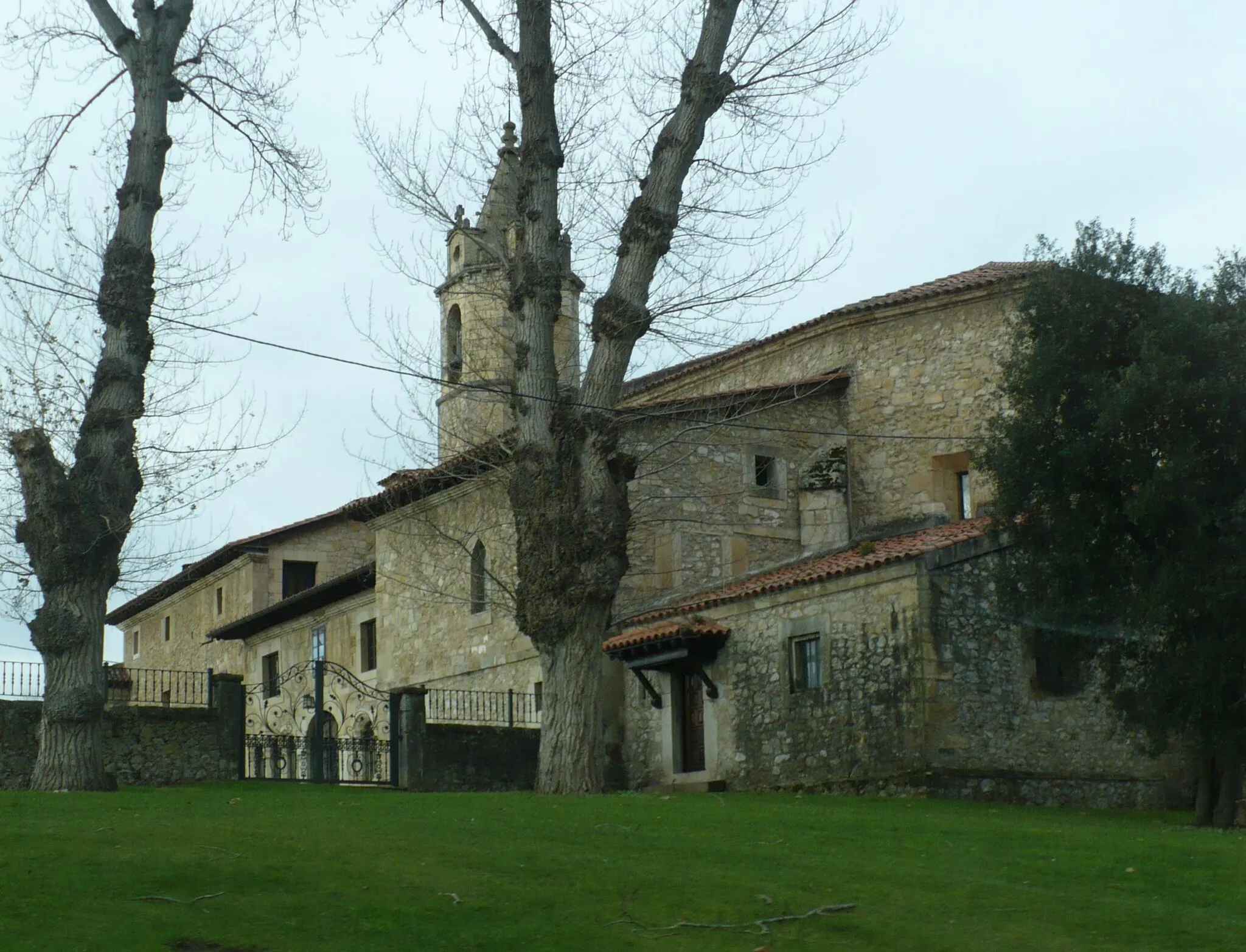 Photo showing: Our Lady of Latas sanctuary (Ribamontán al Mar, Cantabria)