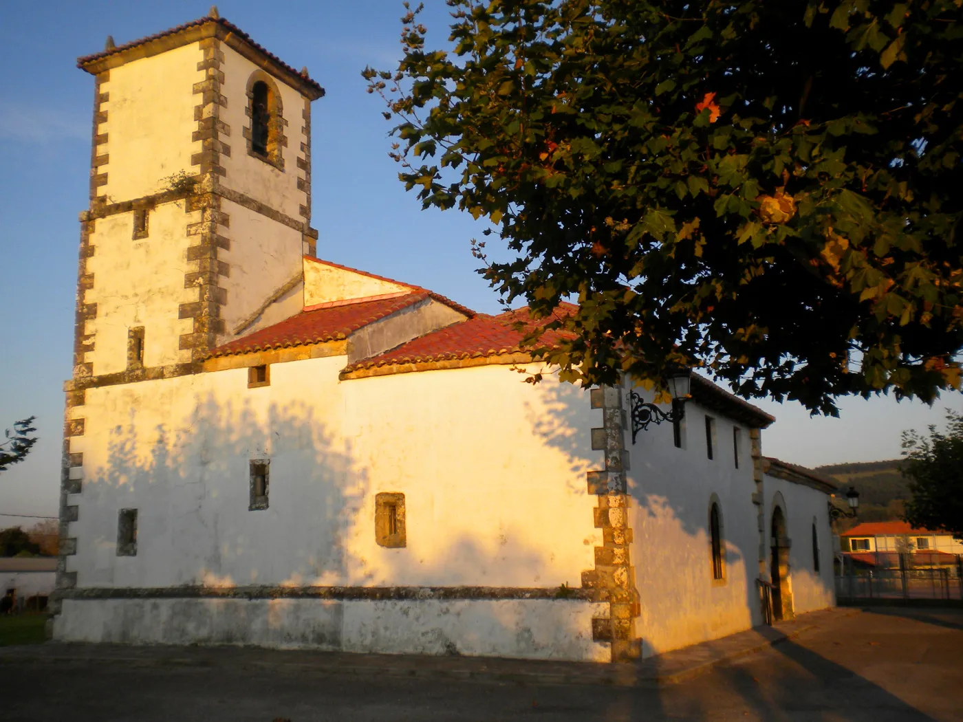 Photo showing: Iglesia de San Salvador, Castenedo (Ribamontán al Mar)