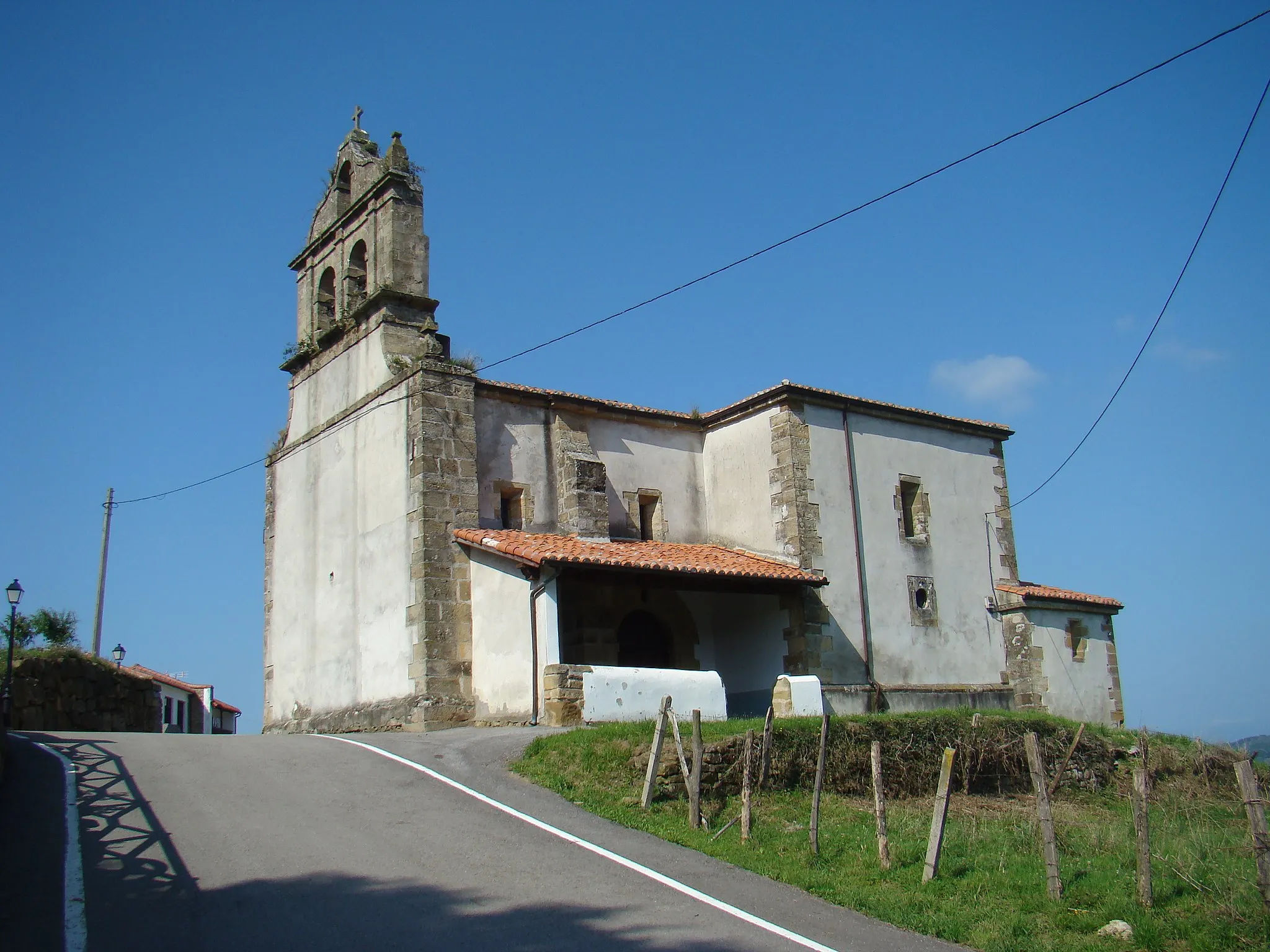 Photo showing: San Bartolomé de Meruelo, localidad de Meruelo en Cantabria (España).  Iglesia de San Bartolomé.