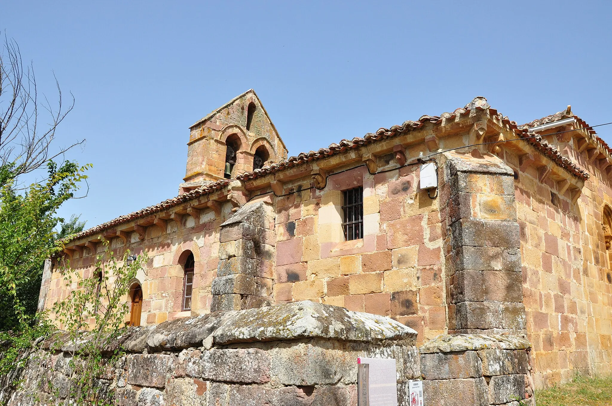 Photo showing: Romanesque church of San Pedro in Verbios, Palencia, Spain