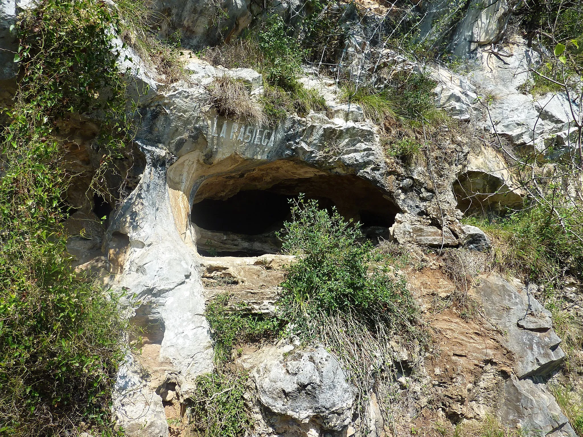 Photo showing: Cueva.

This is a photo of a monument indexed in the Spanish heritage register of Bienes de Interés Cultural under the reference RI-51-0000269.