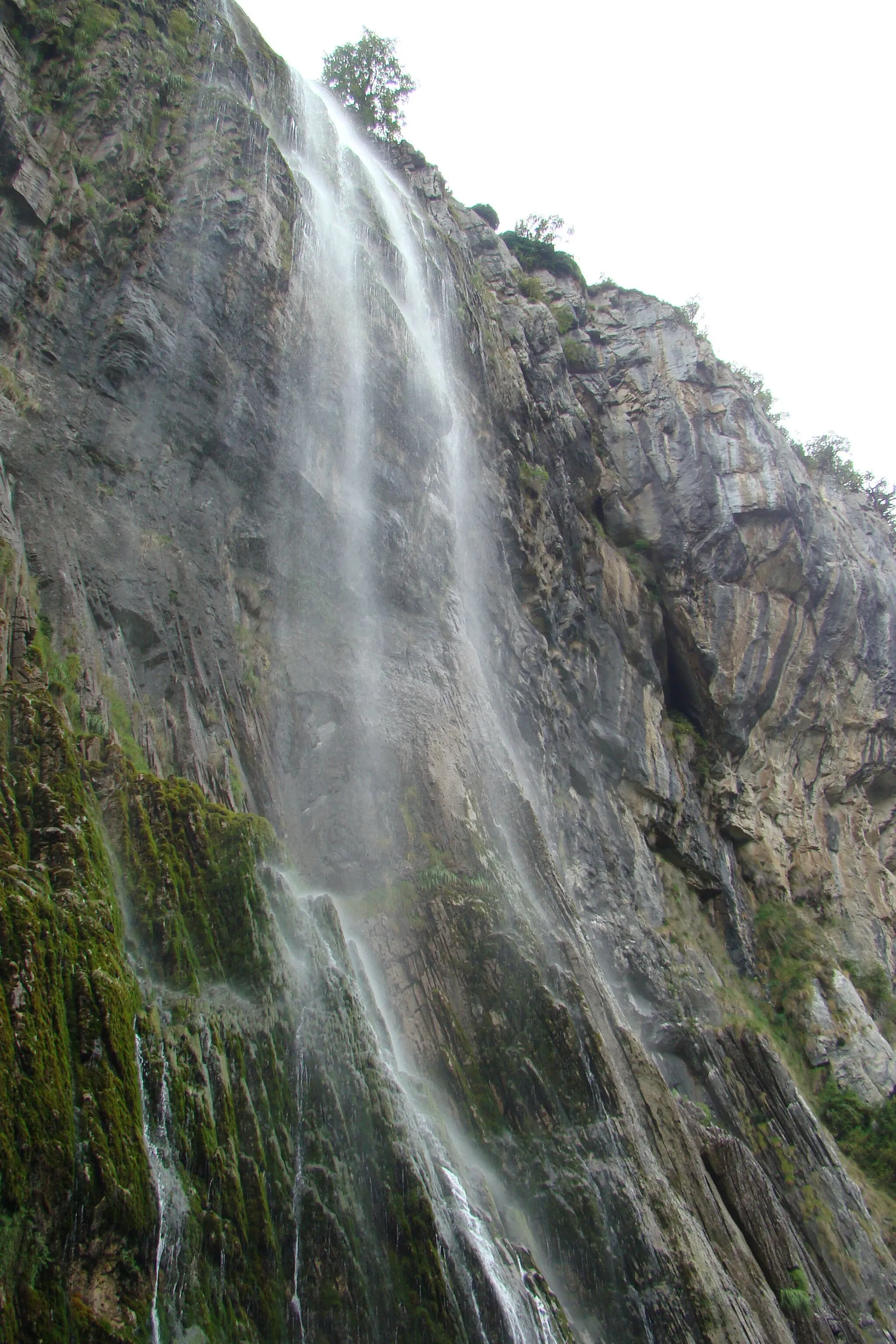 Photo showing: Cascada del nacimiento del río Asón, en Cantabria.