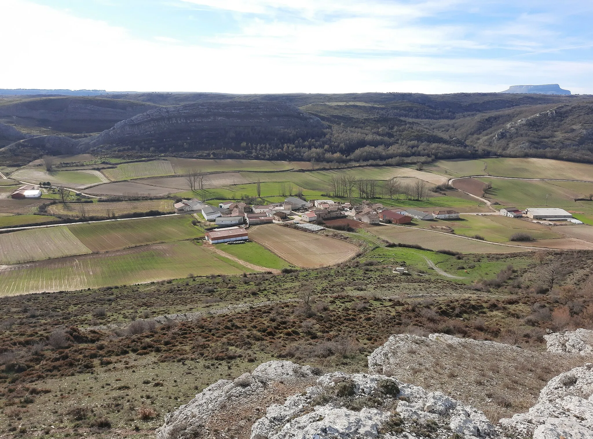 Photo showing: Panorámica de Solanas de Valdelucio desde el páramo