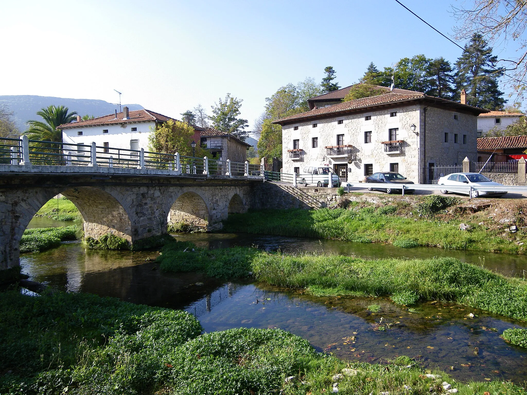 Photo showing: Kadagua ibaia Nava de Ordunte herria zeharkatzen, Menako Harana (Burgos).