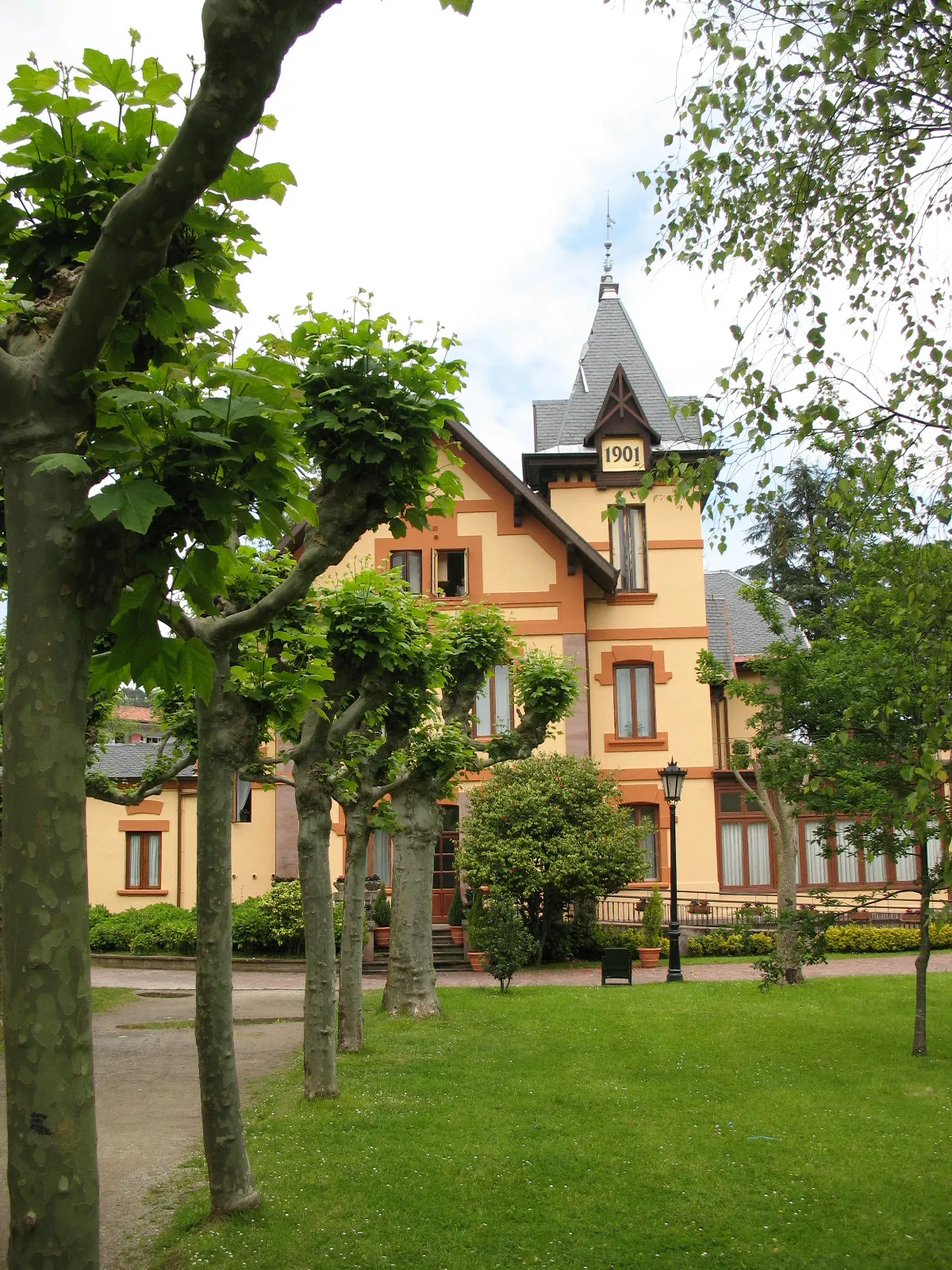 Photo showing: Cabezon De La Sal, Casa de la Cultura