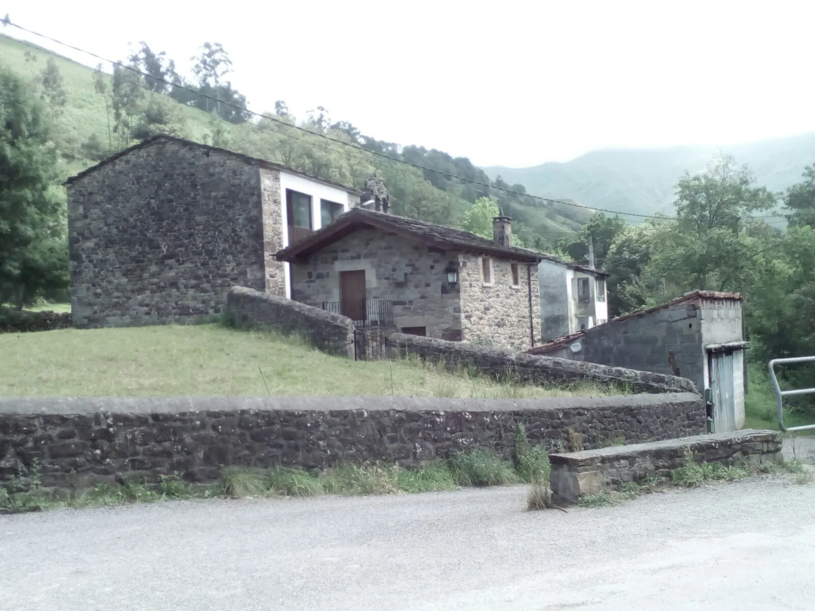Photo showing: Localidad pasiega de Pisueña en Cantabria.