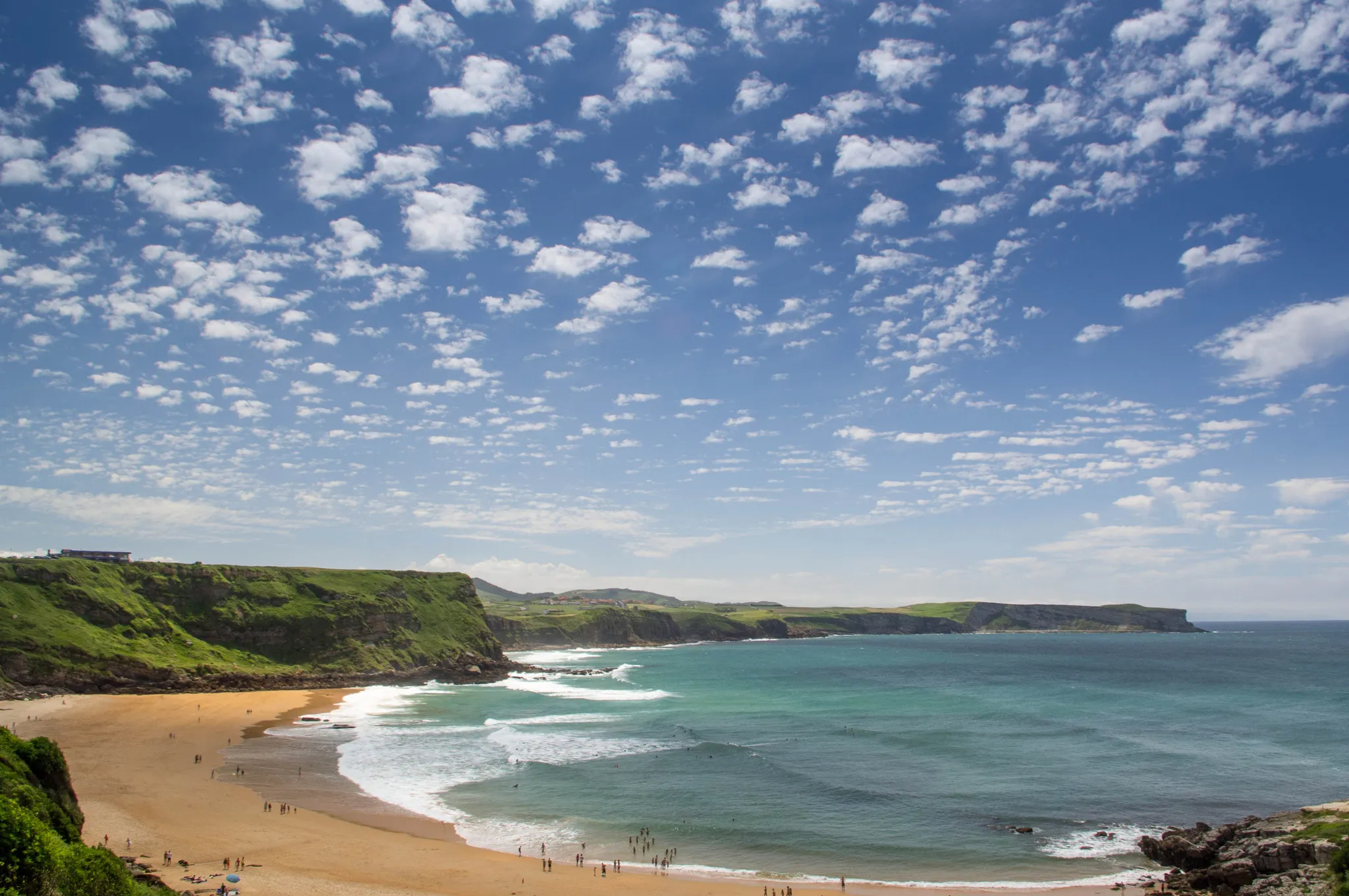 Photo showing: 500px provided description: Playa de Suances, en  Cantabr?a. El cielo lleno de peque?as nubes lo hace espectacular.  [#sea ,#beach ,#mar ,#espa?a ,#cloud ,#nubes ,#cantabria ,#suances ,#Playa]