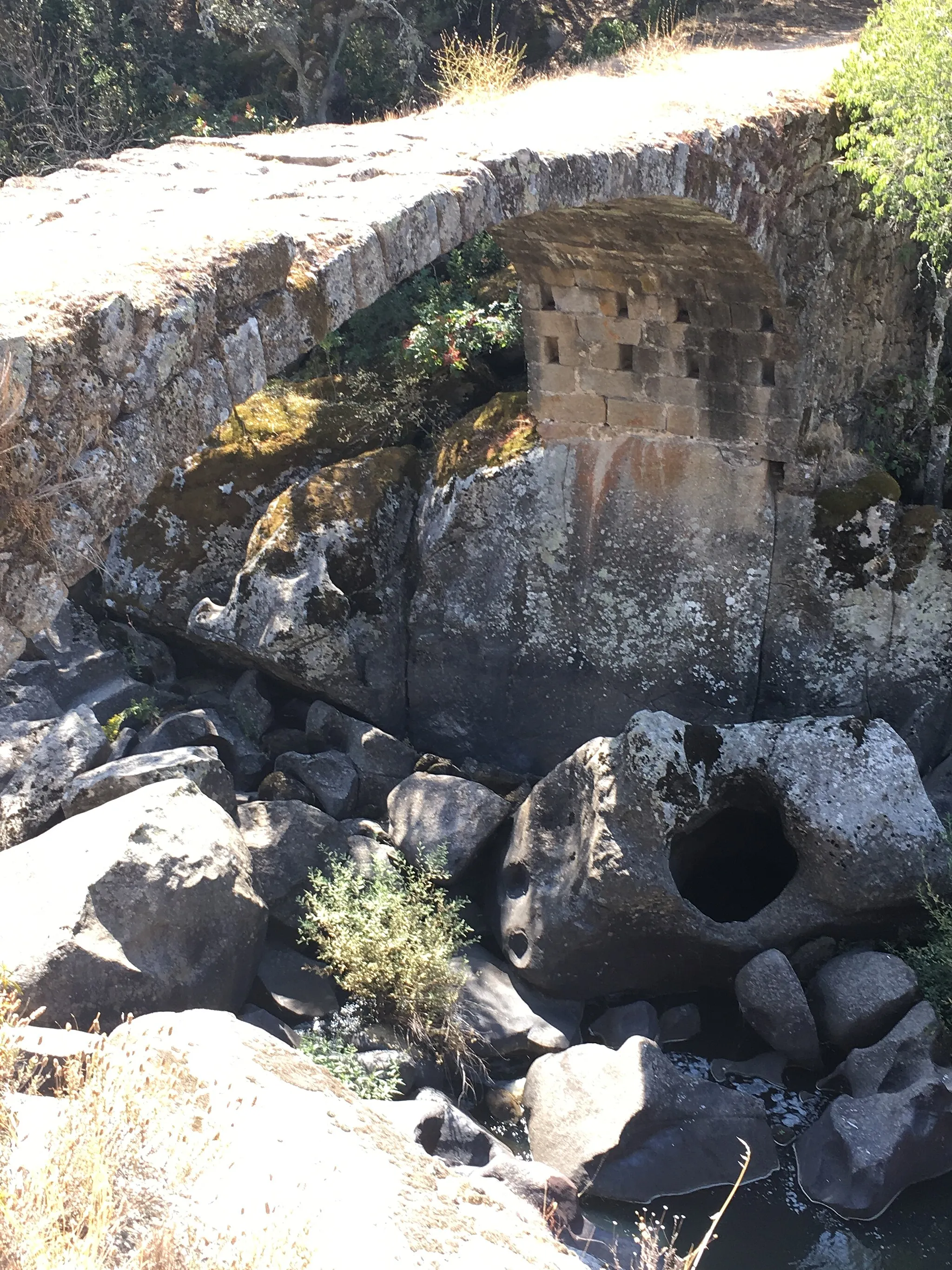 Photo showing: This is a photo of a monument indexed in the Spanish heritage register of Bienes de Interés Cultural under the reference Puente Romano Navalcan.