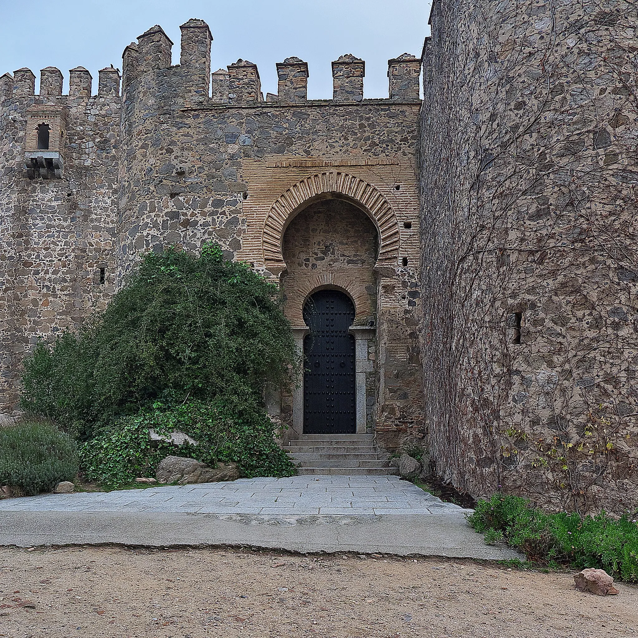Photo showing: Alfonso VI patrocinó en estos lugares un monasterio para los monjes de Cluny, el Monasterio de San Servando.