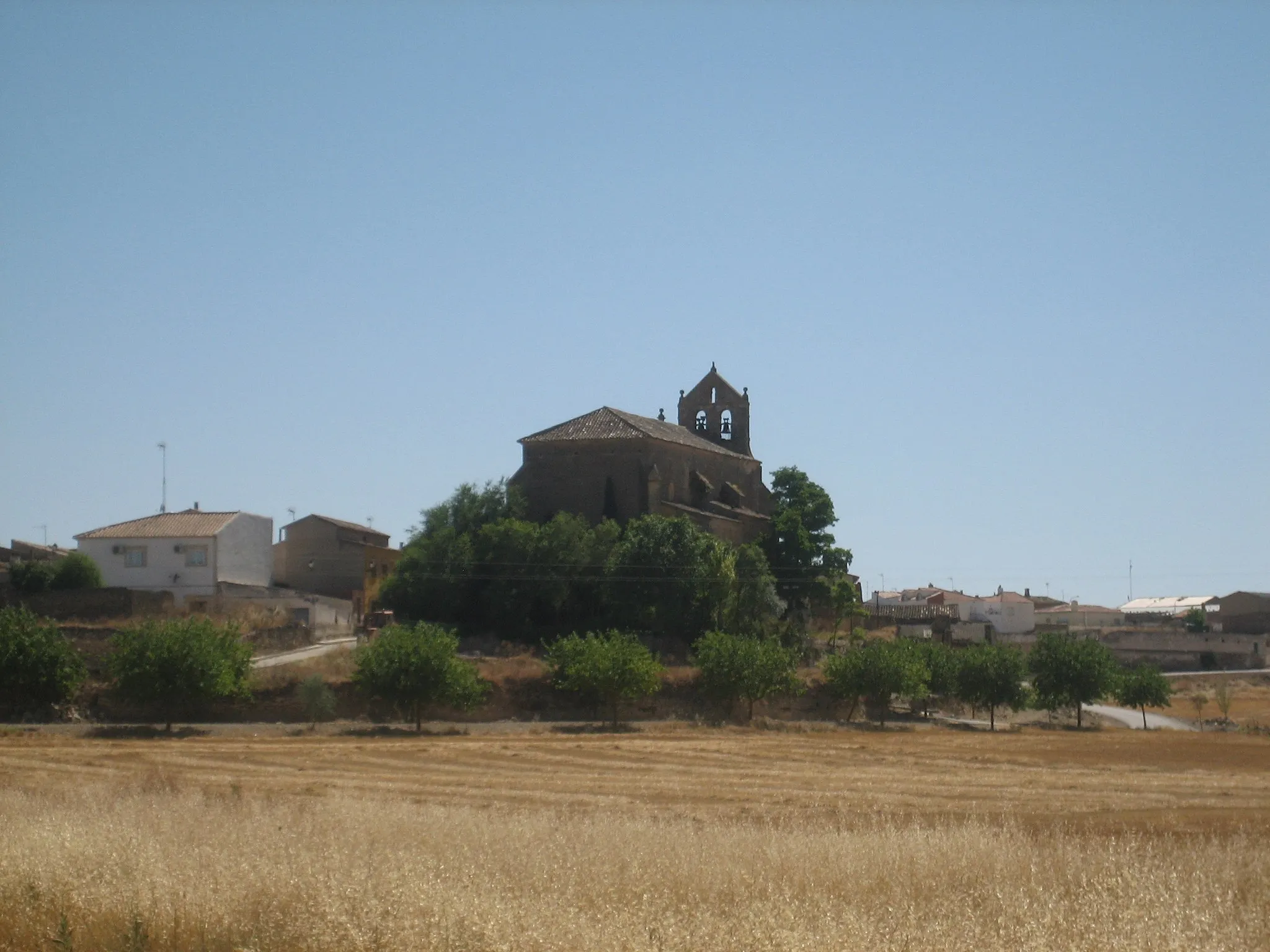 Photo showing: Vista desde el llano de la Iglesia de la Asunción de Nuestra Señora de Tébar
