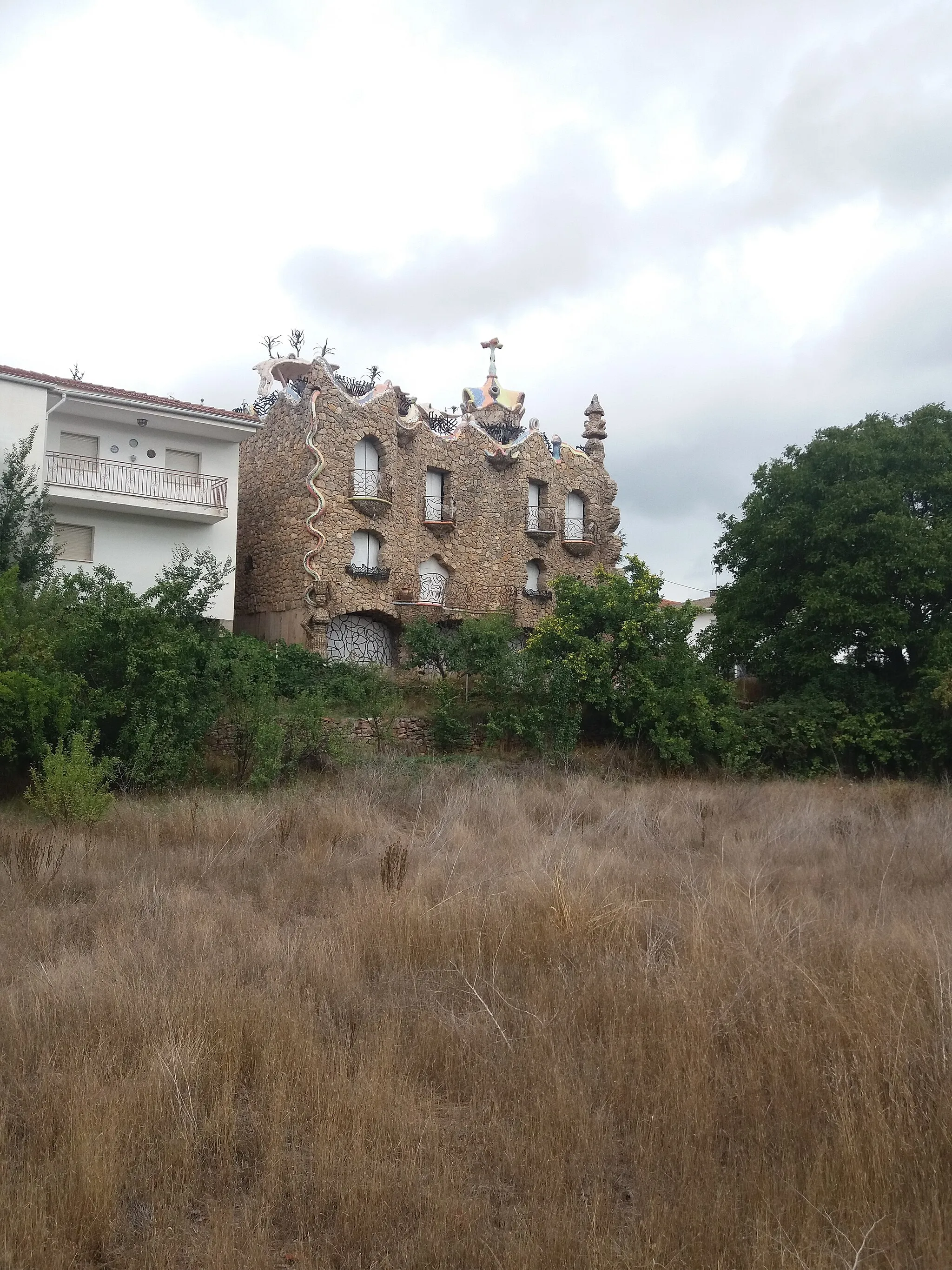 Photo showing: Casa que imita al Capricho de Gaudí