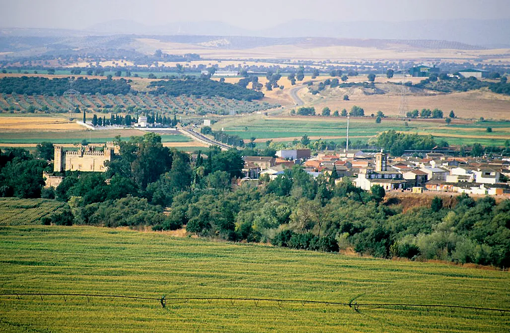 Photo showing: The town and its surroundings. Malpica de Tajo, Toledo, Castile-La Mancha, Spain