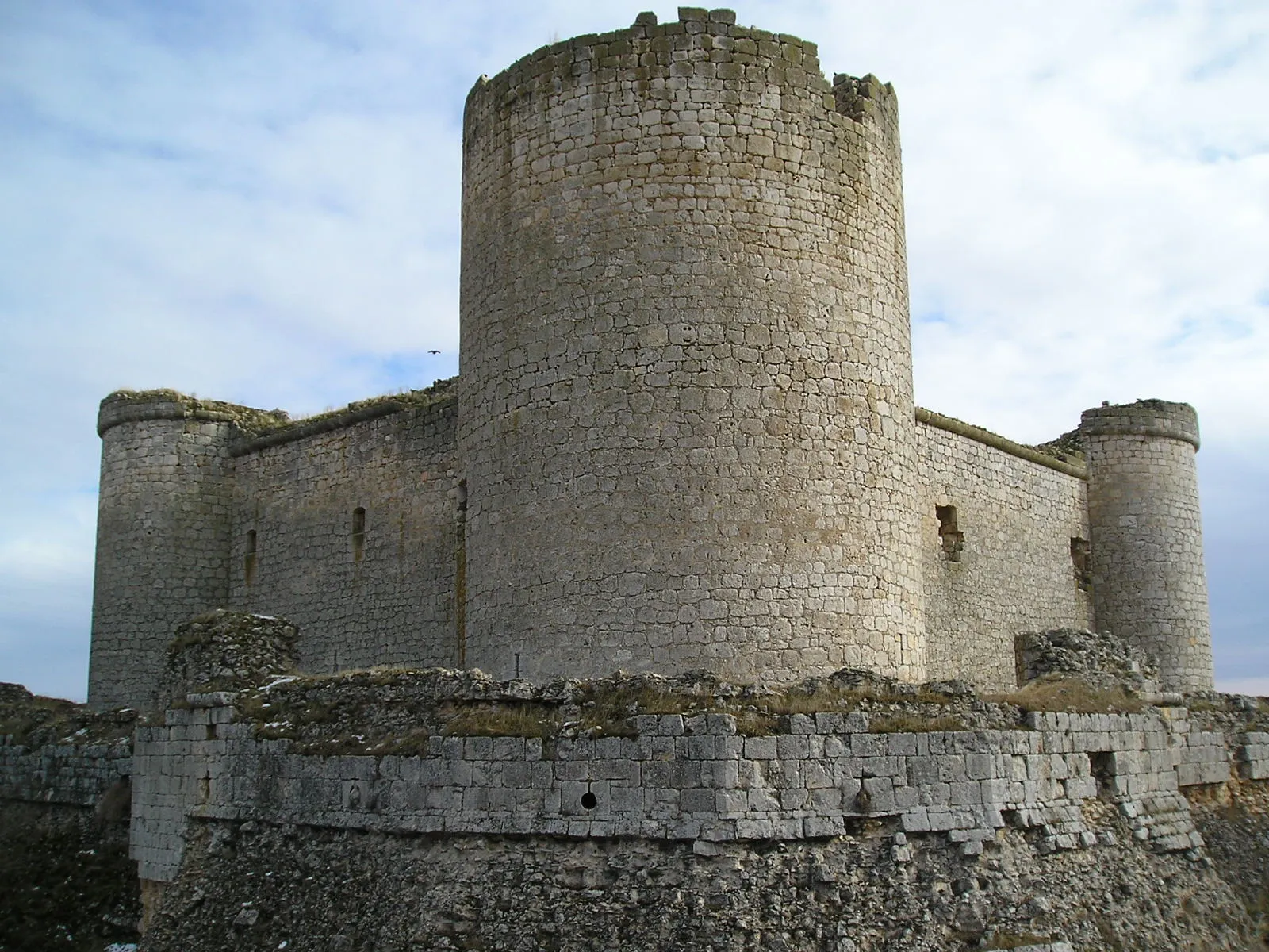 Photo showing: Pioz Castle