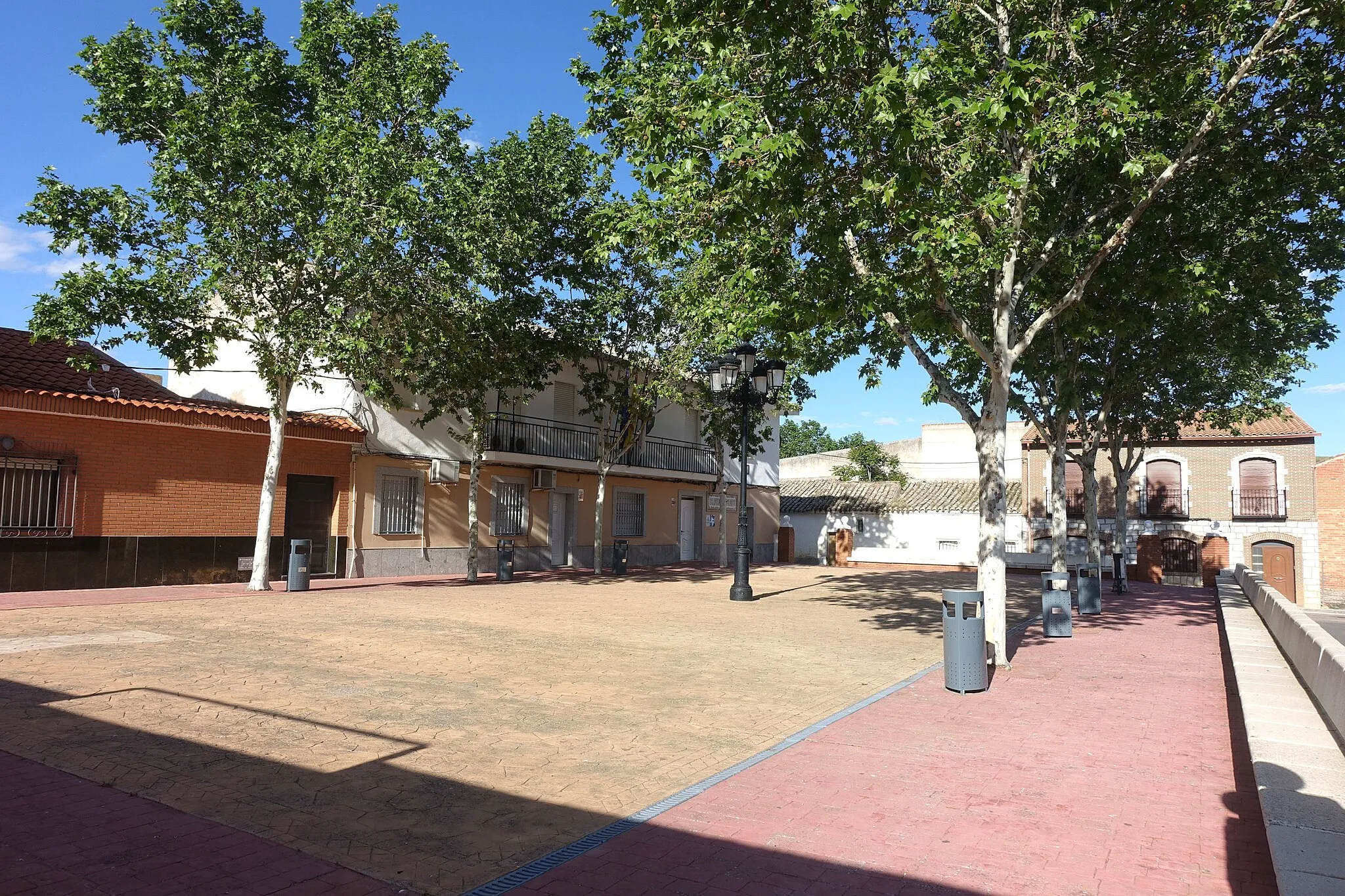 Photo showing: Plaza de España en Albarreal de Tajo (Toledo).