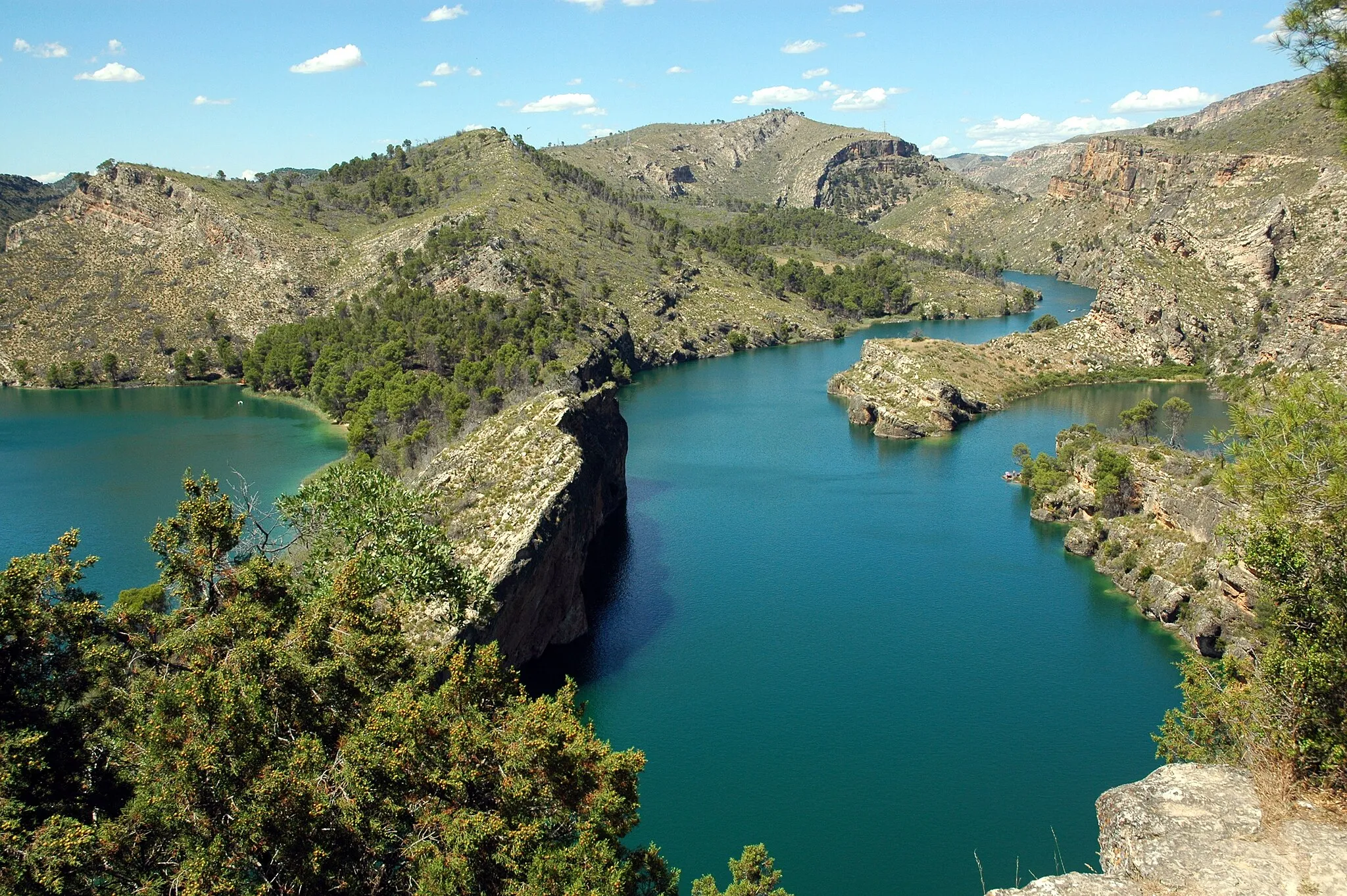 Photo showing: Bolarque reservoir, in La Alcarria (Guadalajara and Cuenca, Spain).