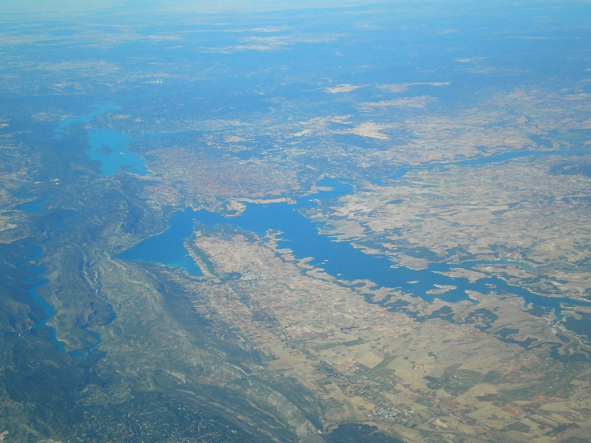 Photo showing: Entrepeñas and Buendía reservoirs in Castile-La Mancha, Spain.