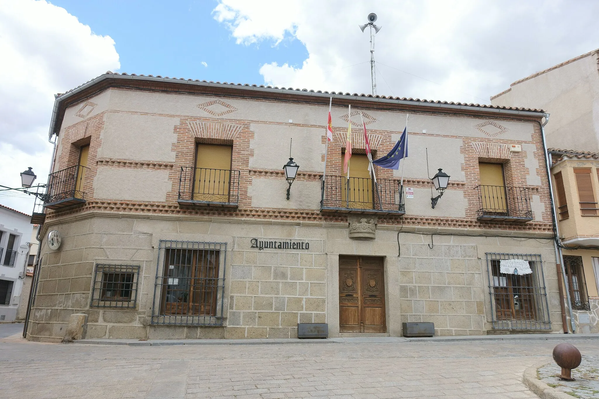 Photo showing: Casa consistorial de Calzada de Oropesa (Toledo, España).