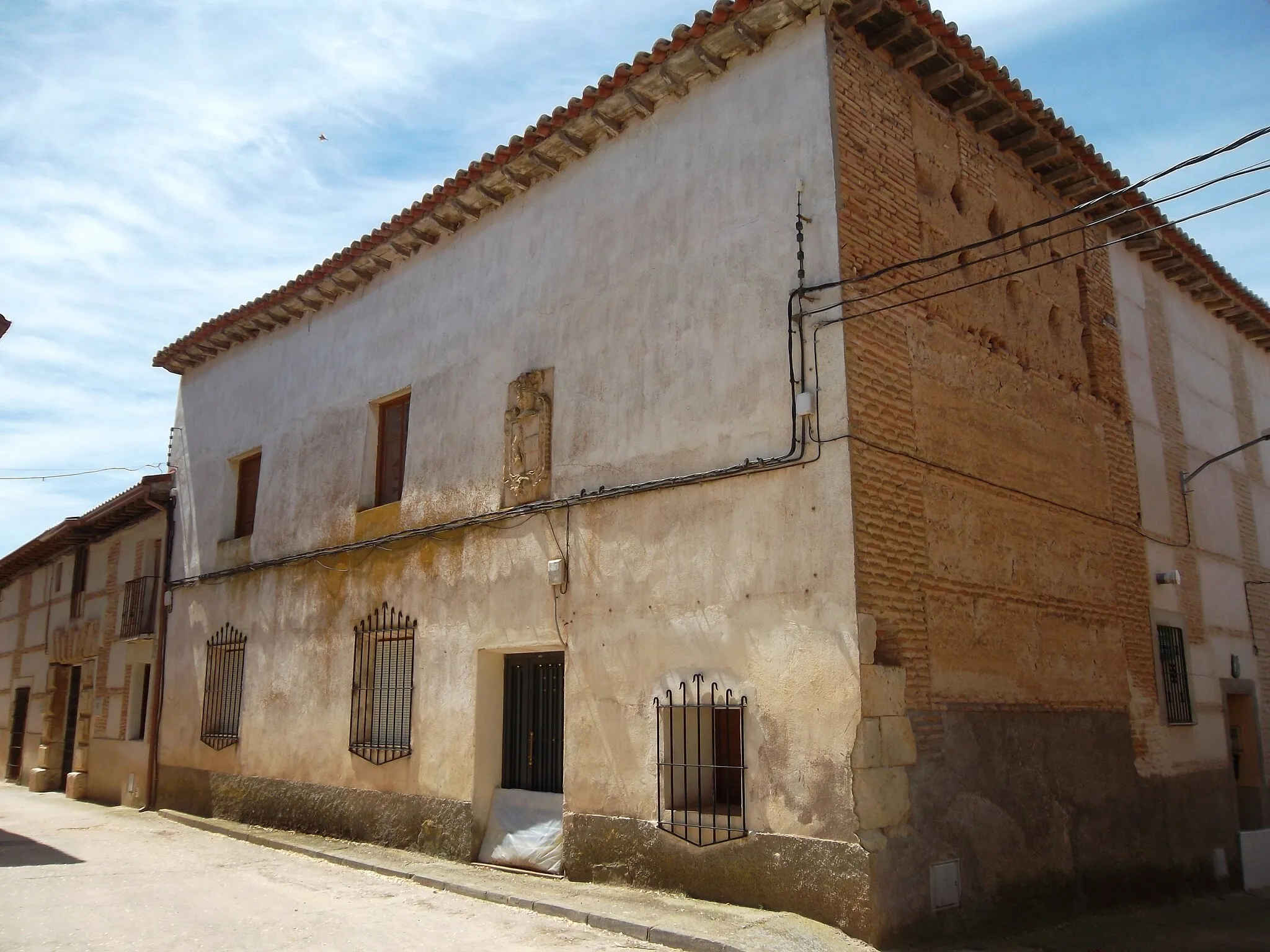 Photo showing: Cañizar-Casa nobiliaria, escudo en la fachada
