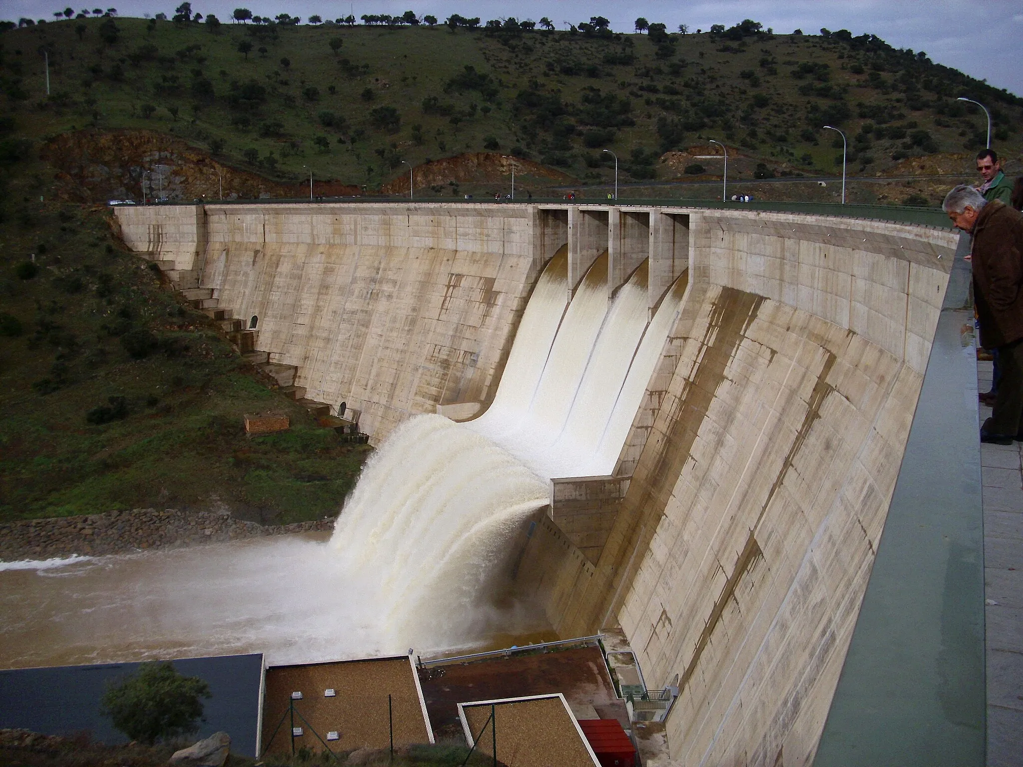 Photo showing: Montoro´dams, overflow of the dam, Valle de Alcudia, Spain