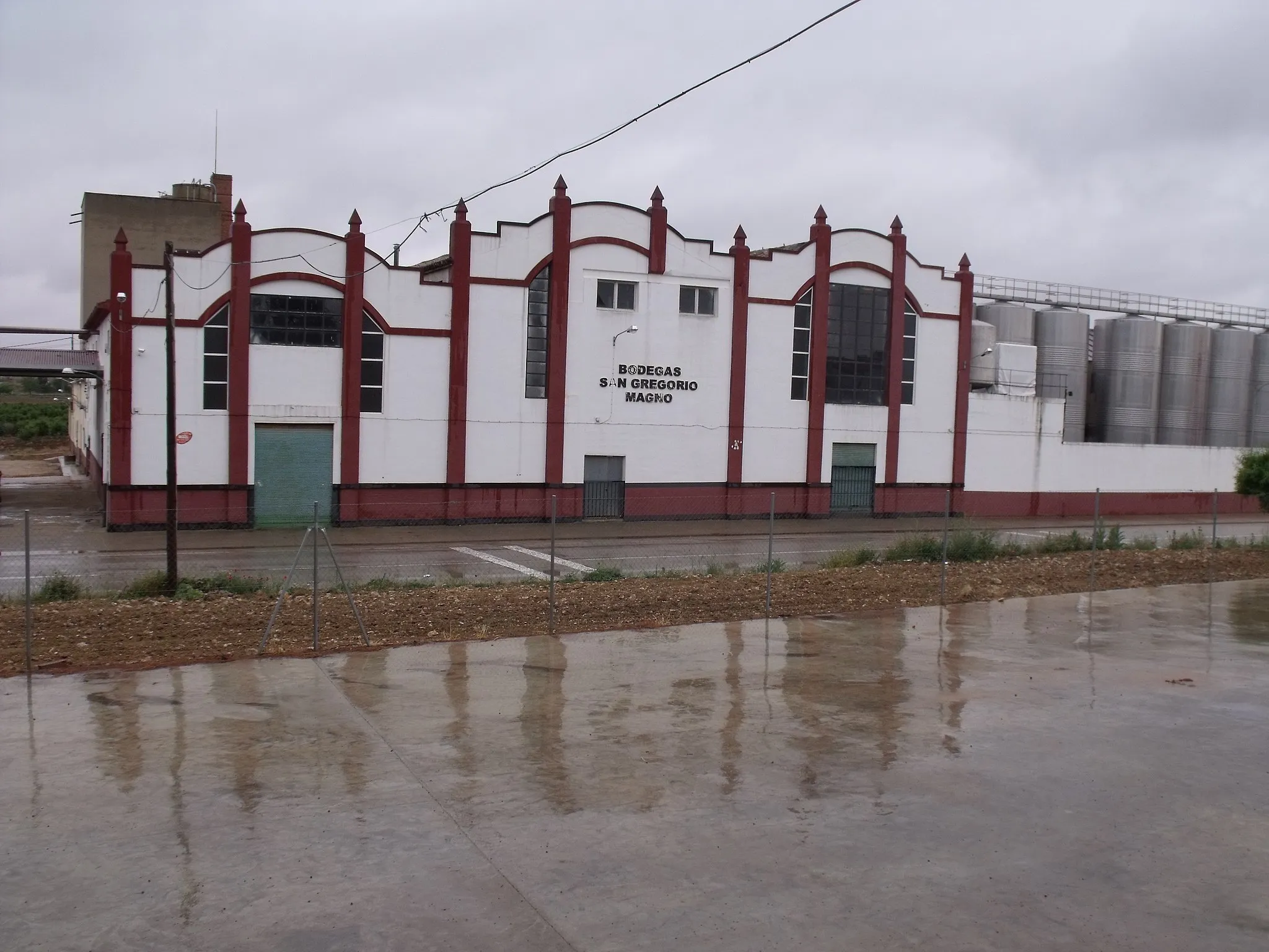 Photo showing: Instalaciones de las bodegas San Gregorio