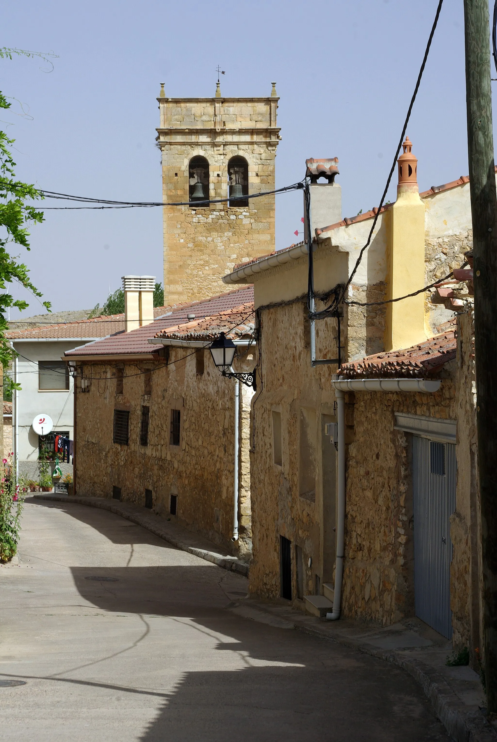 Photo showing: Church and street in Tartanedo. Guadalajara, Spain.